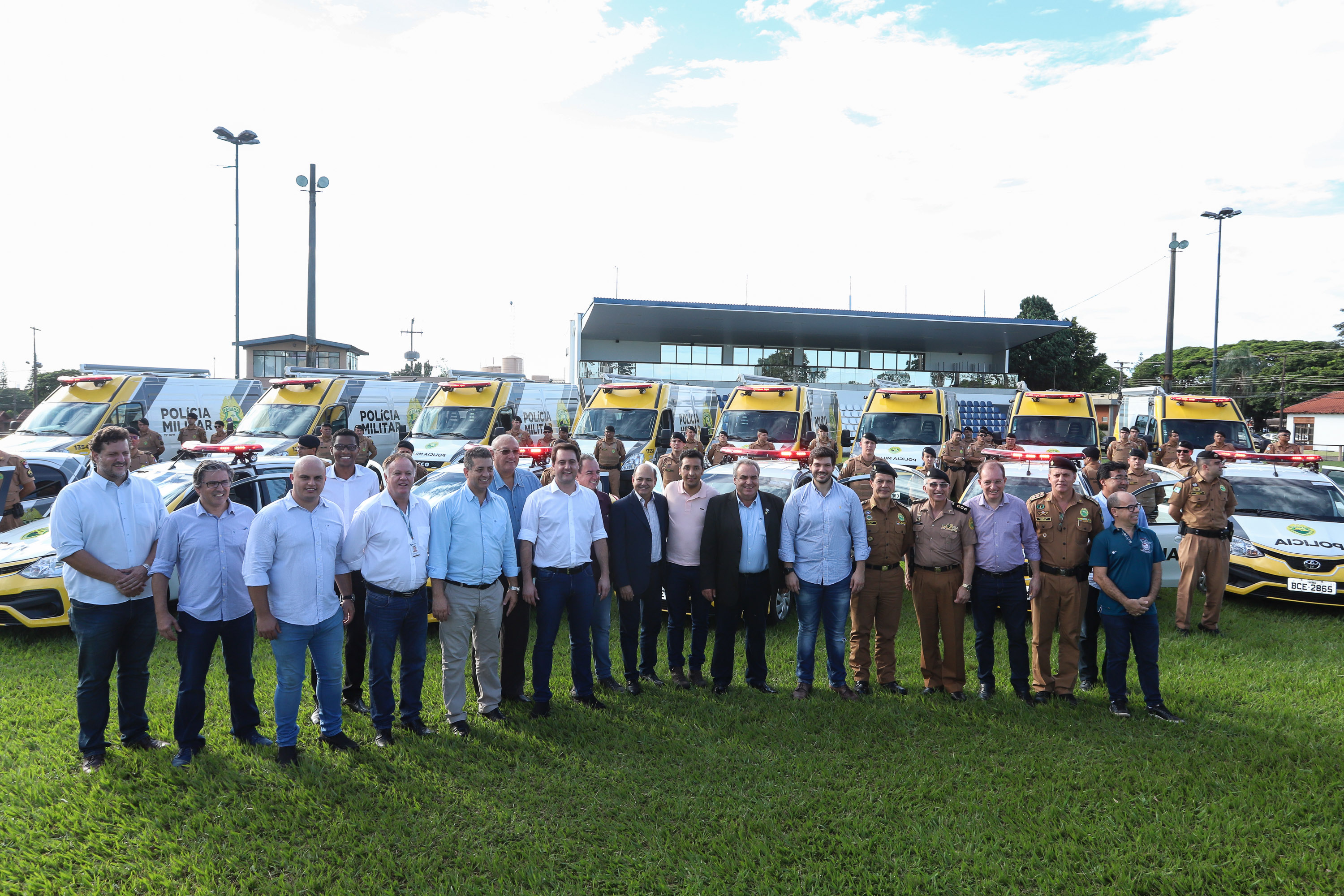 O governador Carlos Massa Ratinho Jr entregou nesta sexta(22) novas viaturas, aparelhos etolométricos e coletes balísticos às unidades da Polícia Militar que pertencem ao 2 Comando Regional - Londrina e região. Londrina,22/02/2019 - Foto: Rodrigo Félix Leal/ANPr