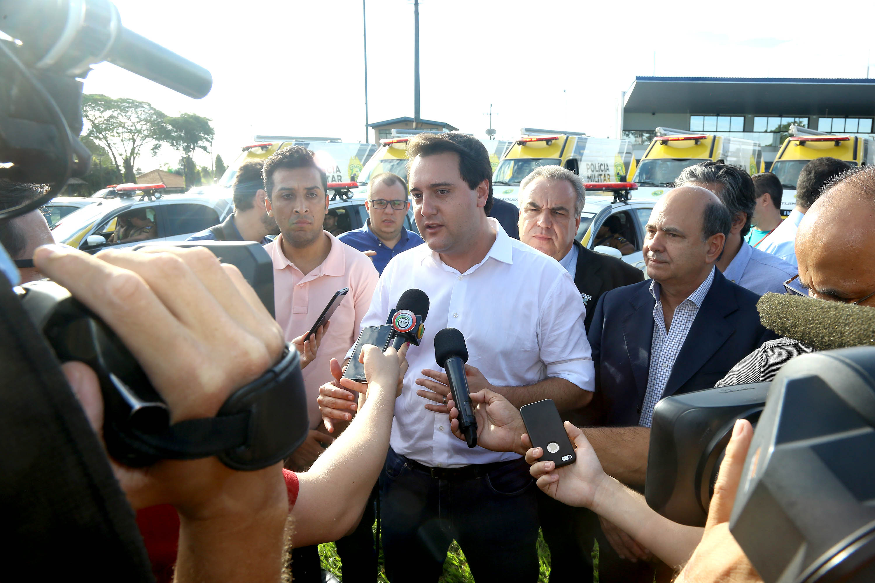 O governador Carlos Massa Ratinho Jr entregou nesta sexta(22) novas viaturas, aparelhos etolométricos e coletes balísticos às unidades da Polícia Militar que pertencem ao 2 Comando Regional - Londrina e região. Londrina,22/02/2019 Foto:Jaelson Lucas / ANPr