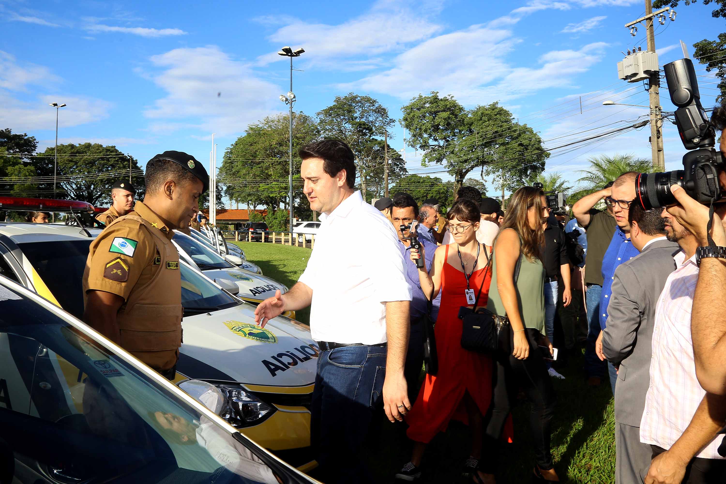 O governador Carlos Massa Ratinho Jr entregou nesta sexta(22) novas viaturas, aparelhos etolométricos e coletes balísticos às unidades da Polícia Militar que pertencem ao 2 Comando Regional - Londrina e região. Londrina,22/02/2019 Foto:Jaelson Lucas / ANPr