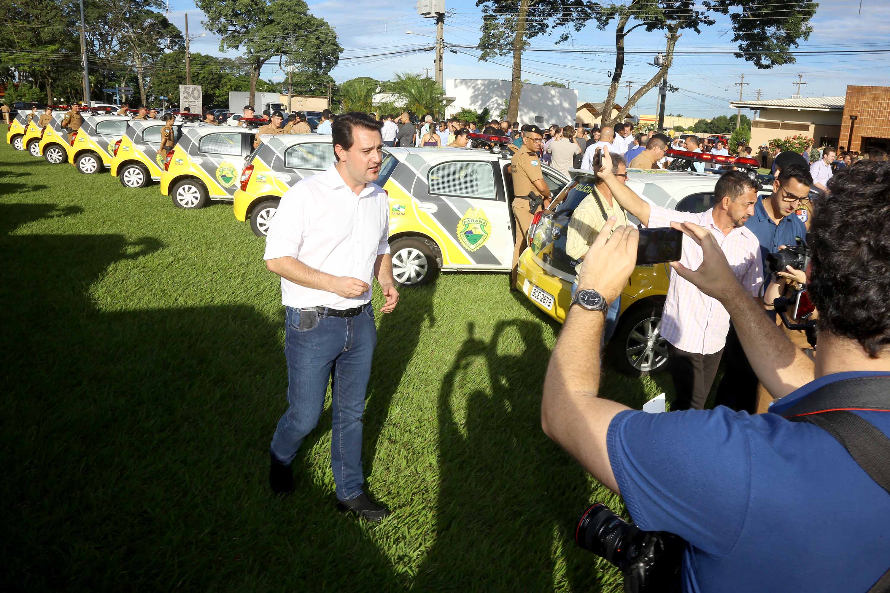 O governador Carlos Massa Ratinho Jr entregou nesta sexta(22) novas viaturas, aparelhos etolométricos e coletes balísticos às unidades da Polícia Militar que pertencem ao 2 Comando Regional - Londrina e região. Londrina,22/02/2019 Foto:Jaelson Lucas / ANPr