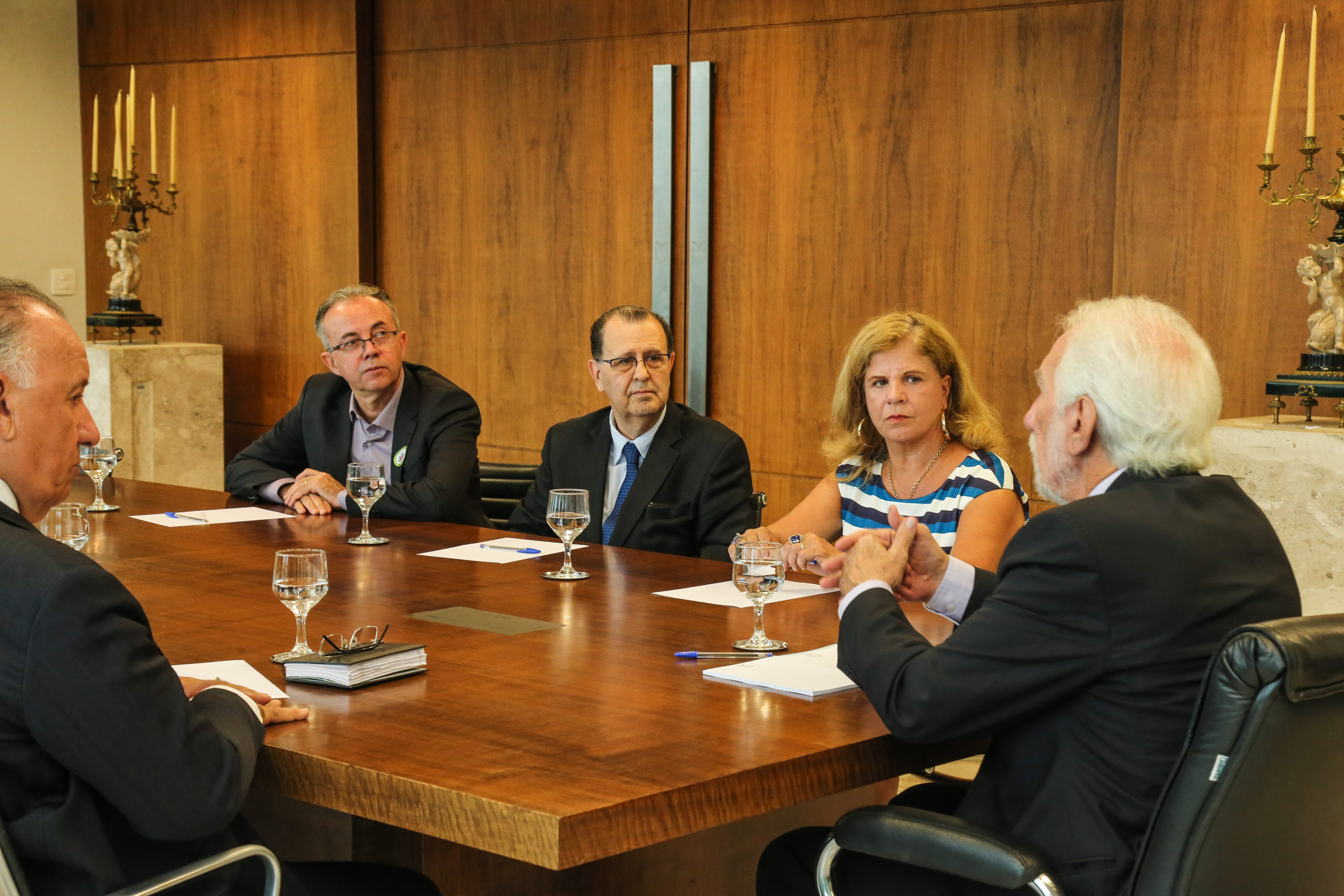 O governador em exercício Darci Piana recebe o presidente da Paraná Turismo, João Jacob Mehl e representantes do G5 nesta quinta-feira (7) no Palácio Iguaçu. Curitiba, 07/03/2019 - Foto: Geraldo Bubniak/ANPr