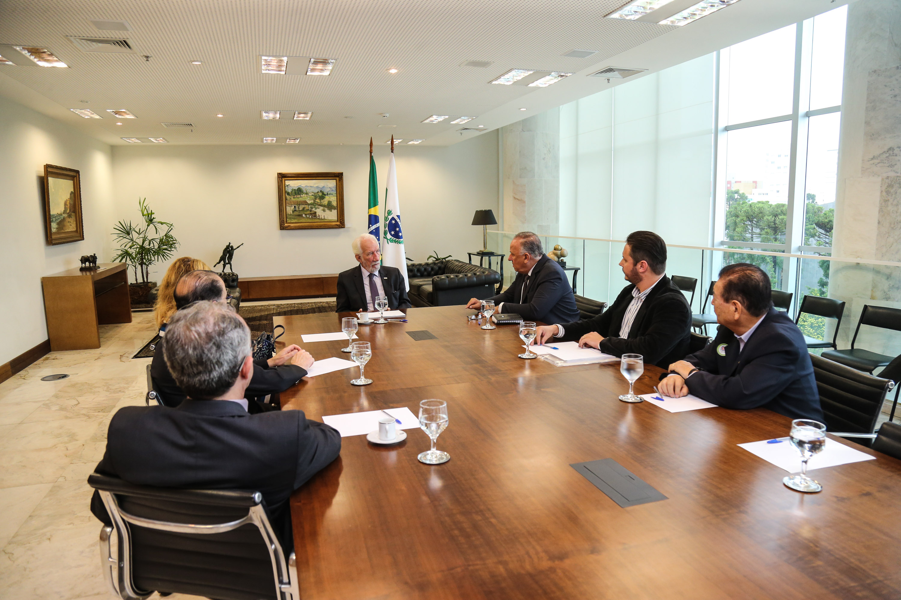 O governador em exercício Darci Piana recebe o presidente da Paraná Turismo, João Jacob Mehl e representantes do G5 nesta quinta-feira (7) no Palácio Iguaçu. Curitiba, 07/03/2019 - Foto: Geraldo Bubniak/ANPr