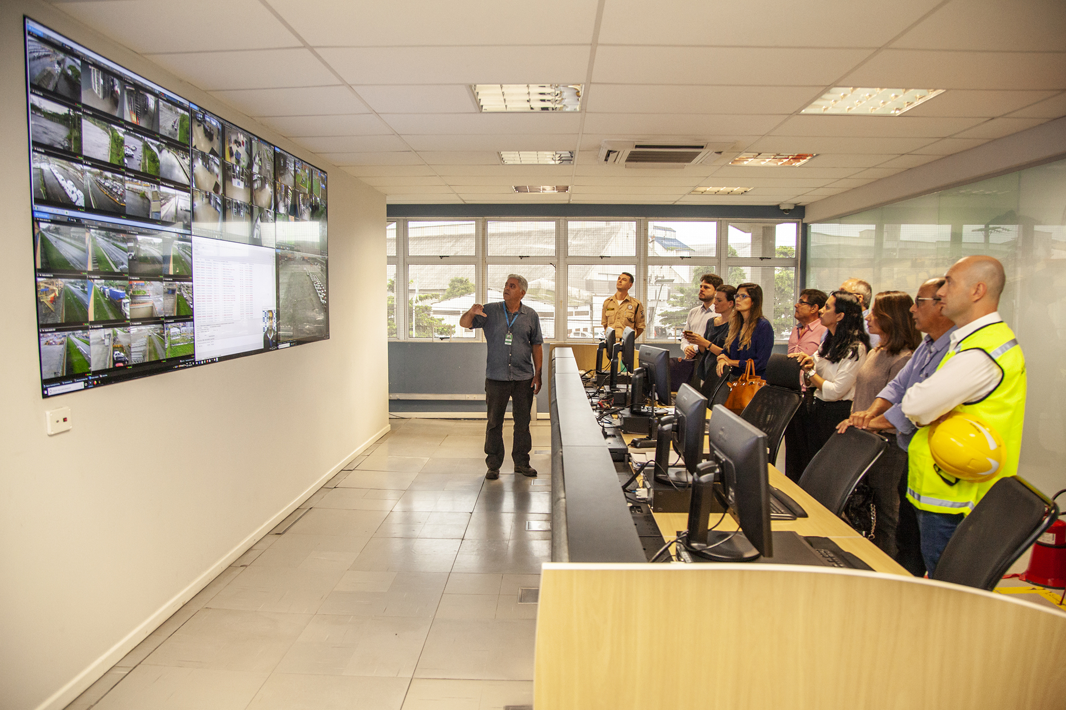 Paranaguá é o primeiro porto brasileiro visitado pela nova equipe da Secretaria Nacional de Portos (SNP), órgão vinculado ao Ministério da Infraestrutura, responsável pela gestão dos complexos marítimos do país. O secretário Diogo Piloni esteve no Paraná nesta quinta-feira (7) para conhecer a estrutura física e o planejamento de obras e ações para os próximos anos. Foto: Claudio Neves/APPA