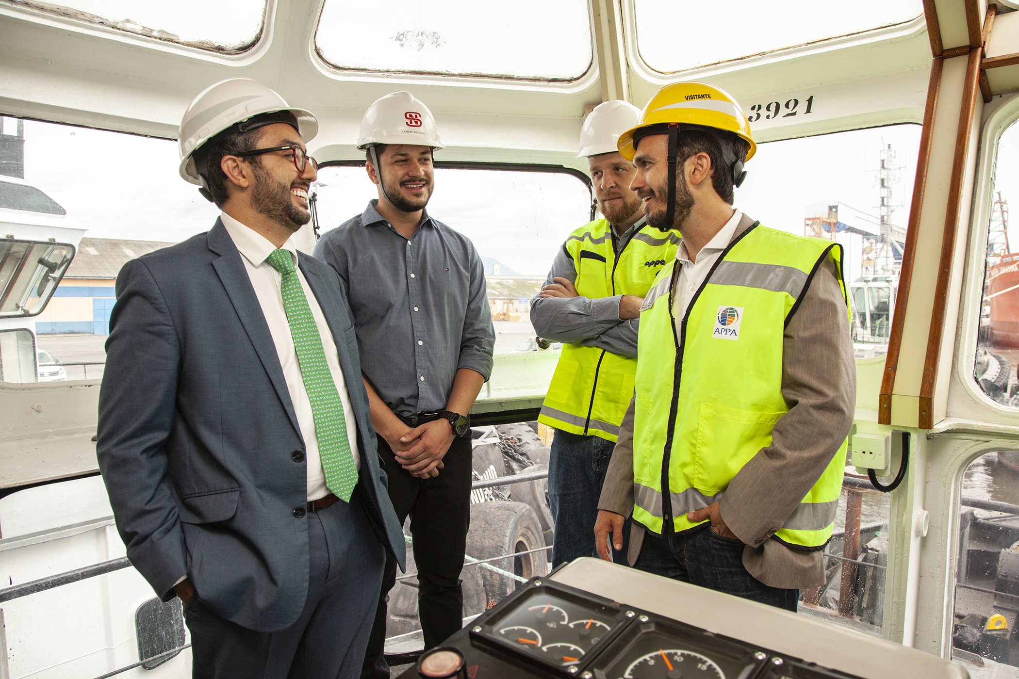 Paranaguá é o primeiro porto brasileiro visitado pela nova equipe da Secretaria Nacional de Portos (SNP), órgão vinculado ao Ministério da Infraestrutura, responsável pela gestão dos complexos marítimos do país. O secretário Diogo Piloni esteve no Paraná nesta quinta-feira (7) para conhecer a estrutura física e o planejamento de obras e ações para os próximos anos. Foto: Claudio Neves/APPA