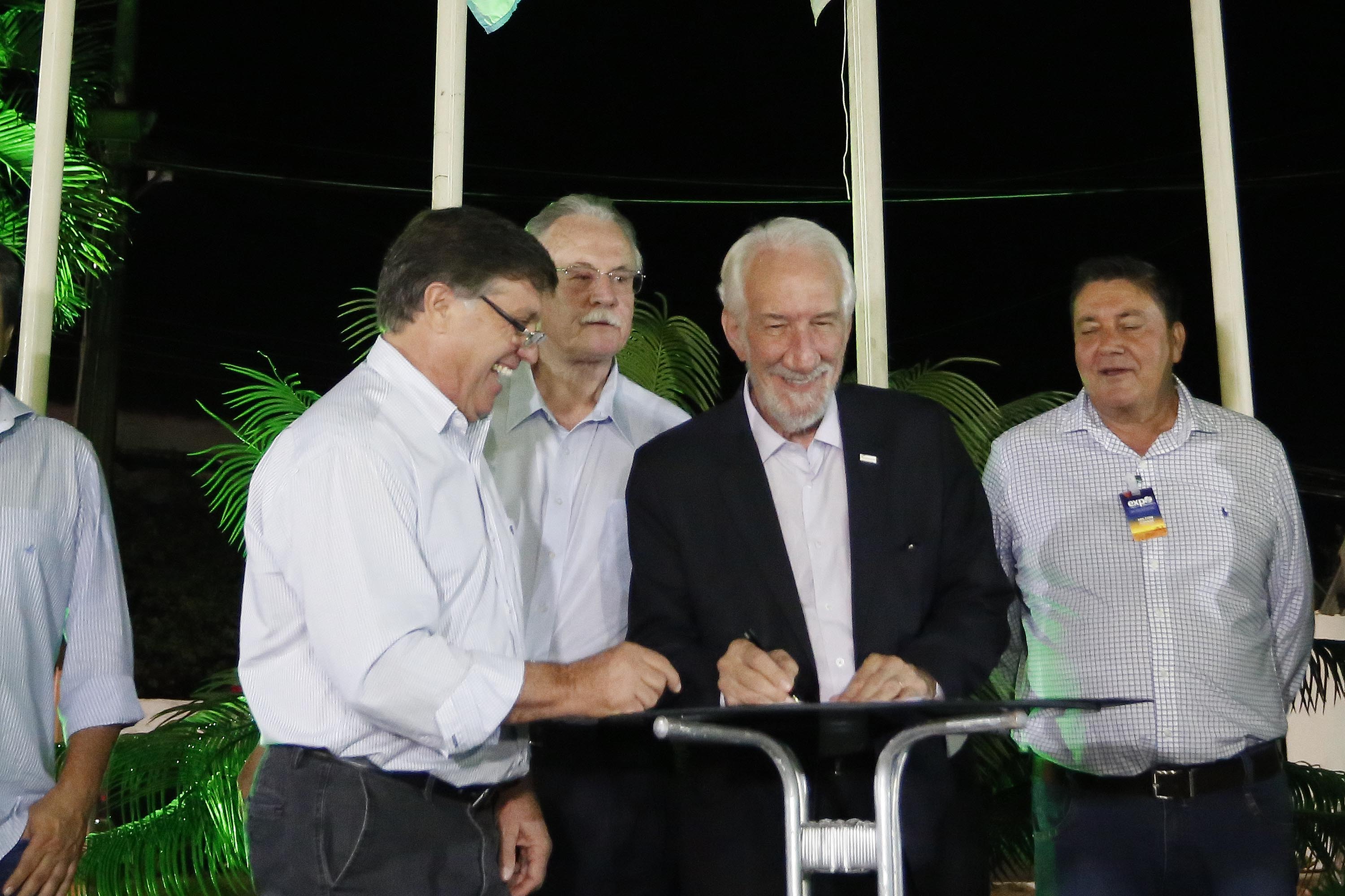 O governador em exercício Darci Piana, participa da abertura 45ª Expo Umuarama e 18ª Feira Internacional. Participaram: prefeito de Umuarama, Celso Pozzobom; os secretários: do Meio Ambiente e Recursos Hídricos, Márcio Nunes; da Agricultura, Norberto Ortigara; presidente da Sociedade Rural de Umuarama, Milton Gaiari; entre outros.Umuarama, 07-03-19.Foto: Arnaldo Alves / ANPr.