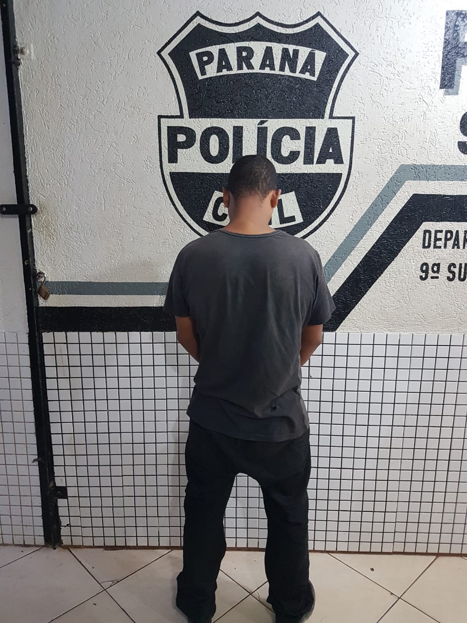 Polícia Civil cumpre mandados de prisão decorrentes de violência contra a mulher em diversas cidades do Paraná nesta sexta-feira (8). A ação conta com a participação de 250 policiais civis e recebeu o nome de Operação Respeito, em alusão ao Dia Internacional da Mulher. As ações tiveram início no sábado de Carnaval e se encerram ao final desta sexta. Foto: Polícia Civil