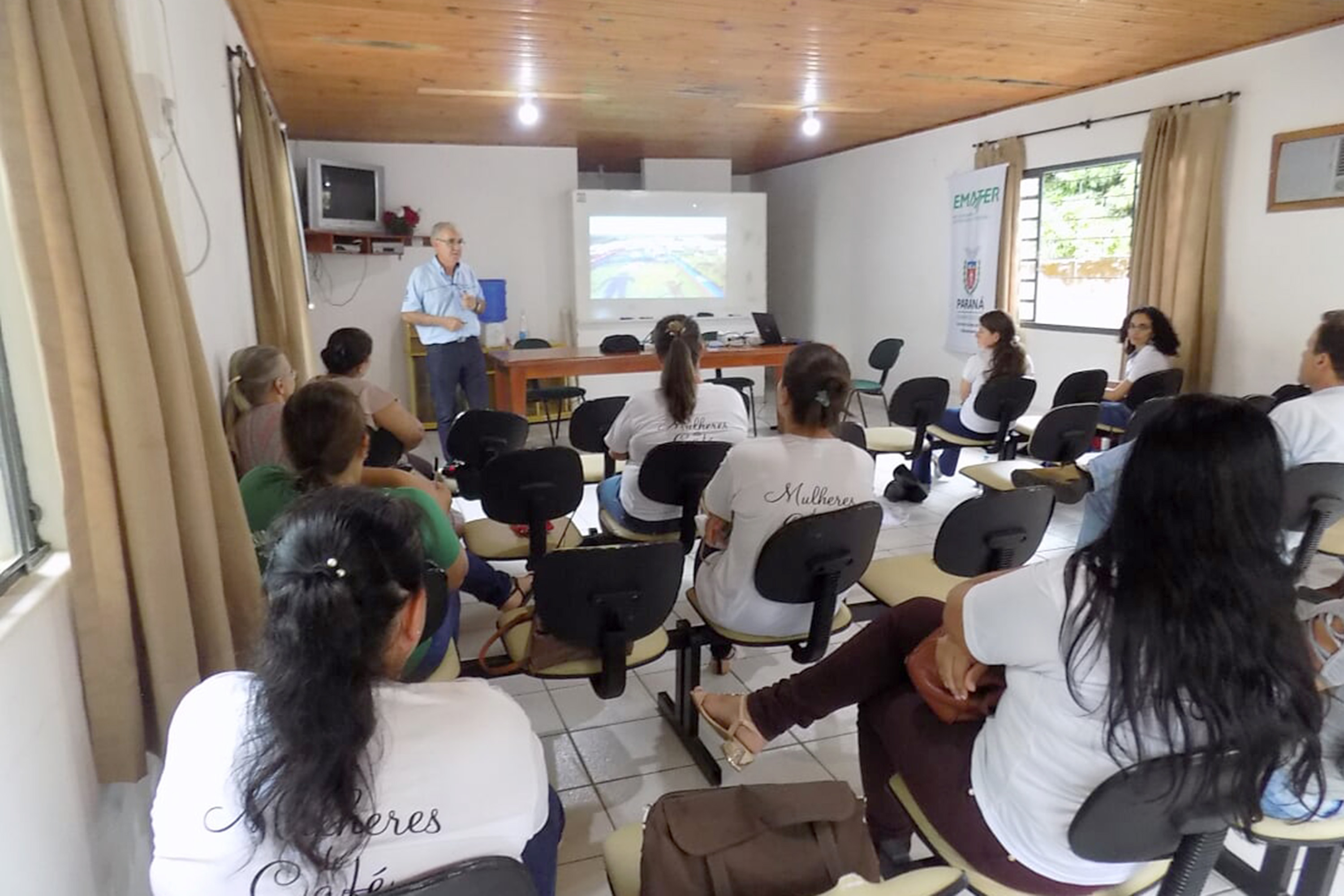 Reunião de comercialização com o grupo de Joaquim Távora  -  Foto: Emater