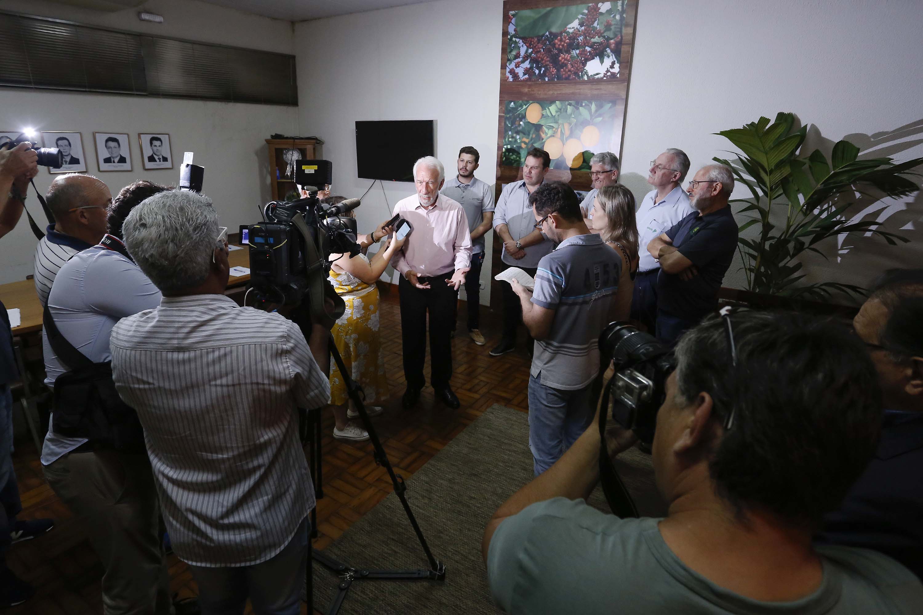 O governador em exercício Darci Piana, participa da abertura da 48ª Exposição Paranavaí - Feira Agropecuária e Industrial de Paranavaí, região noroeste do Estado. Presentes: presidente da Sociedade Rural do Noroeste do Paraná, Mario Helio de Almeida; secretário de Agricultura, Norbeto Ortigara; entre outros.Paranavaí, 08-03-19.Foto: Arnaldo Alves / ANPr.