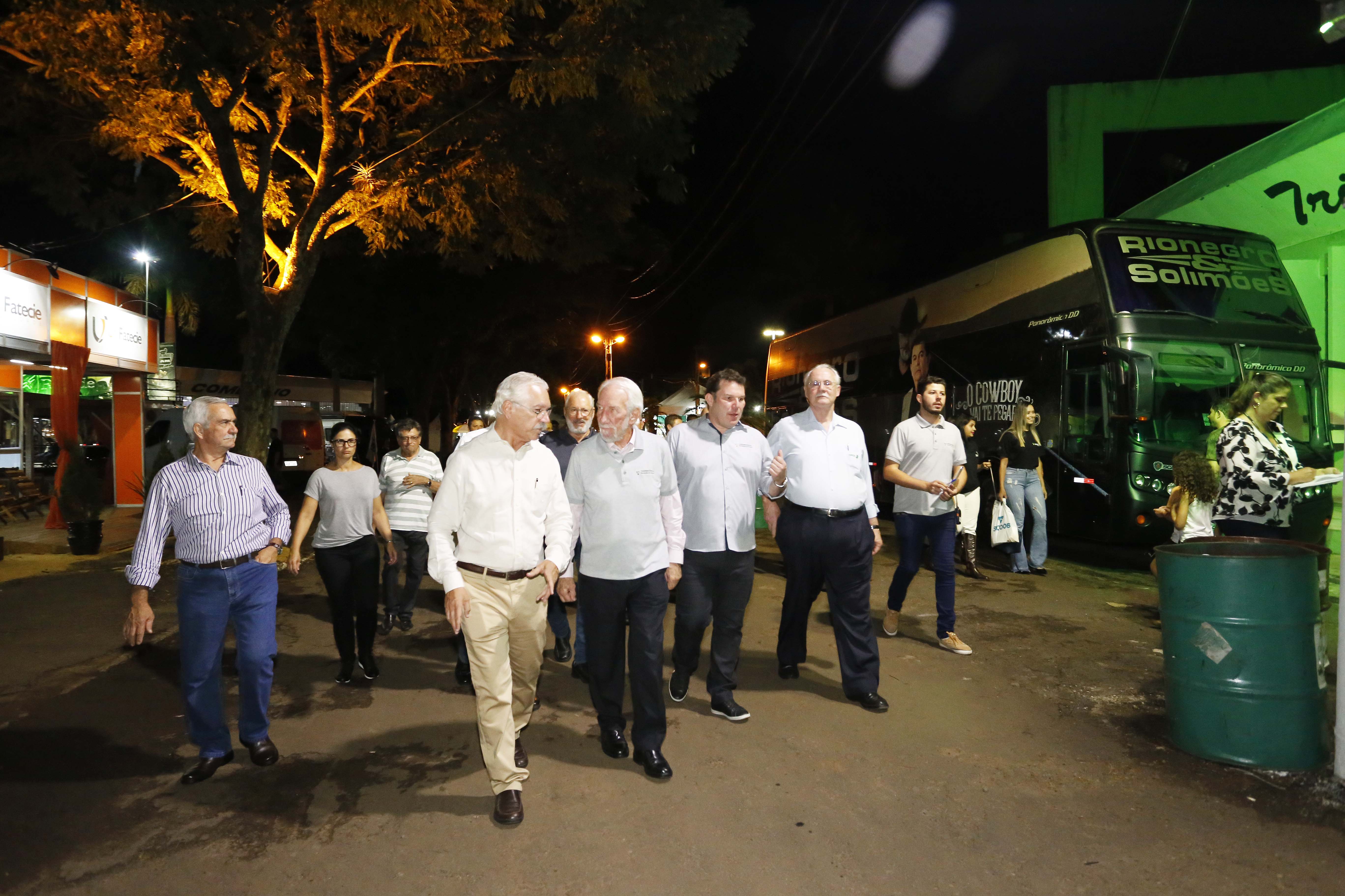 O governador em exercício Darci Piana participou nesta sexta-feira (8) da abertura da 48º Exposição Agropecuária e Industrial de Paranavaí (ExpoParanavaí), uma das principais feiras de agronegócio da região Noroeste do Estado. Presentes: presidente da Sociedade Rural do Noroeste do Paraná, Mario Helio de Almeida; secretário de Agricultura, Norbeto Ortigara; entre outros.Paranavaí, 08-03-19.Foto: Arnaldo Alves / ANPr.