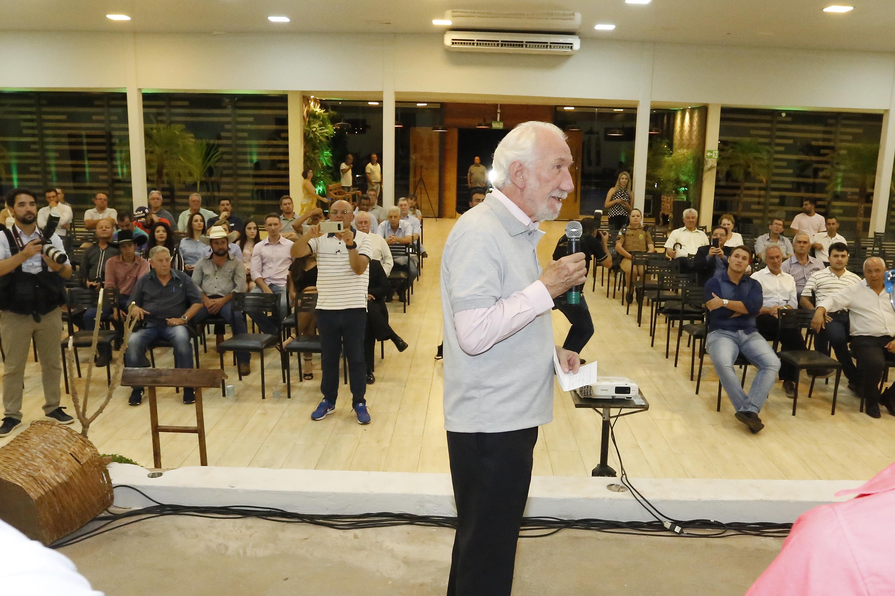 O governador em exercício Darci Piana, participa da abertura da 48ª Exposição Paranavaí - Feira Agropecuária e Industrial de Paranavaí, região noroeste do Estado. Presentes: presidente da Sociedade Rural do Noroeste do Paraná, Mario Helio de Almeida; secretário de Agricultura, Norbeto Ortigara; entre outros.Paranavaí, 08-03-19.Foto: Arnaldo Alves / ANPr.