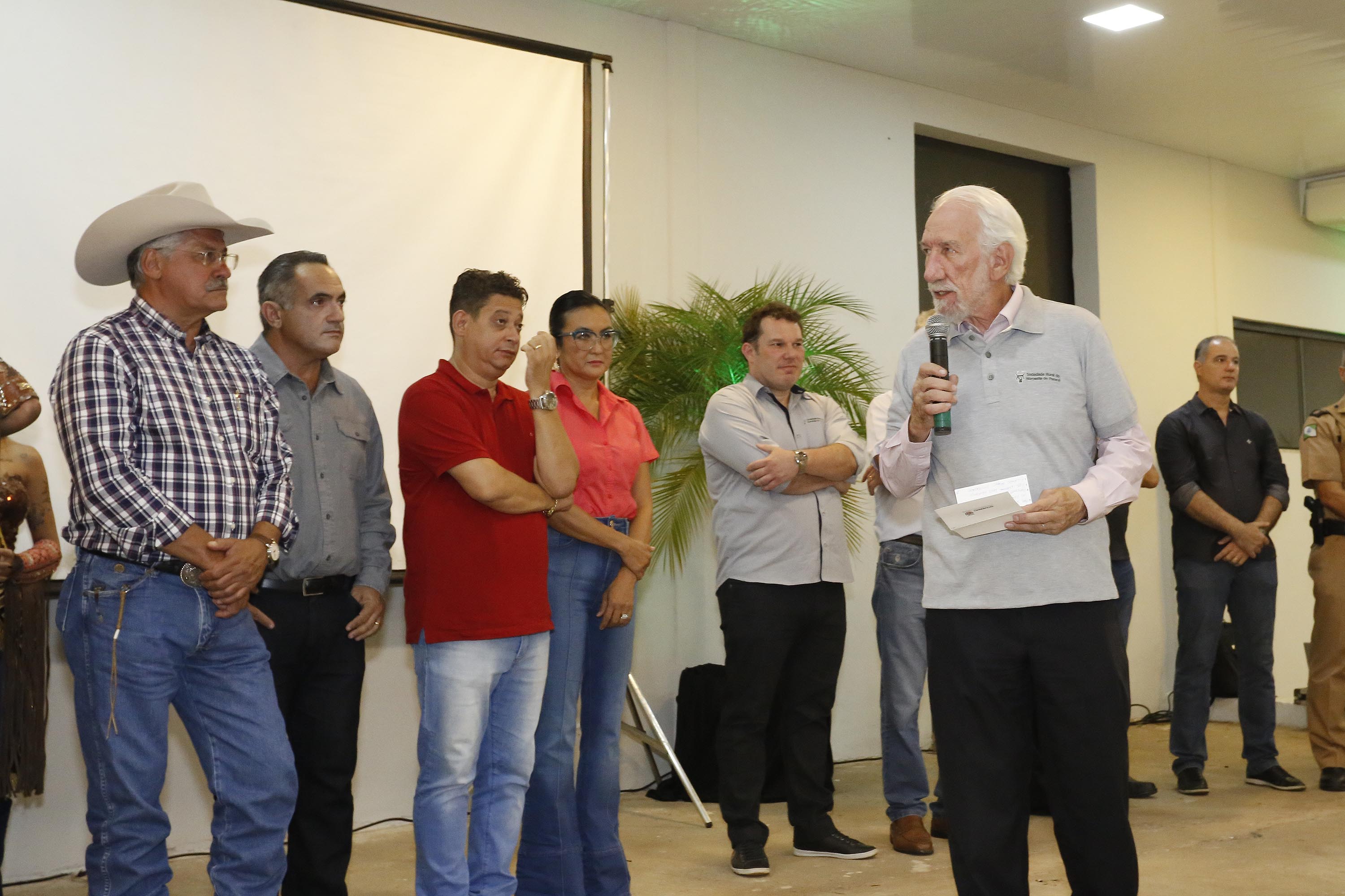 O governador em exercício Darci Piana, participa da abertura da 48ª Exposição Paranavaí - Feira Agropecuária e Industrial de Paranavaí, região noroeste do Estado. Presentes: presidente da Sociedade Rural do Noroeste do Paraná, Mario Helio de Almeida; secretário de Agricultura, Norbeto Ortigara; entre outros.Paranavaí, 08-03-19.Foto: Arnaldo Alves / ANPr.