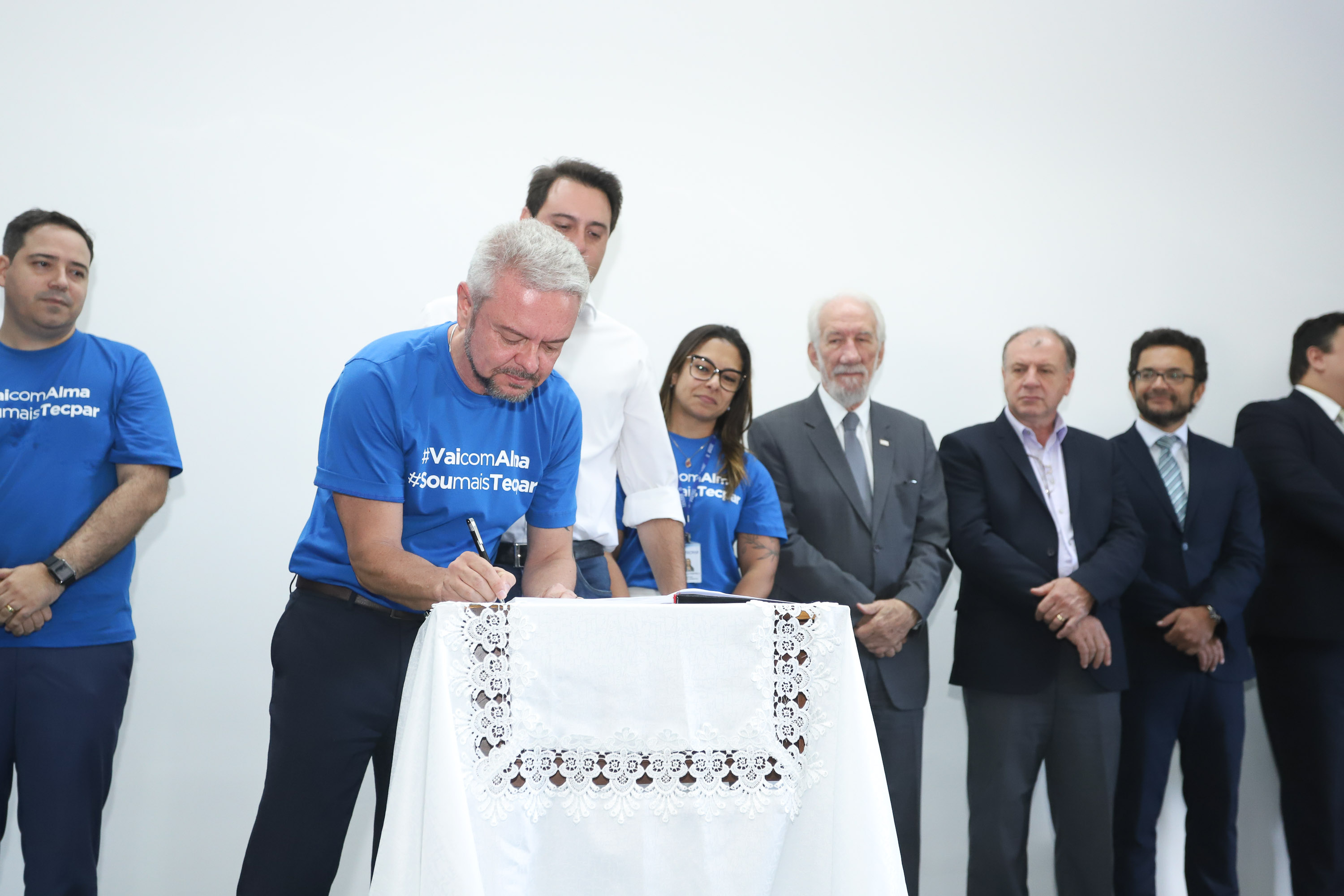O governador Carlos Massa Ratinho Junior empossa a nova diretoria do Instituto de Tecnologia do Paraná (Tecpar). Tomam posse como diretor-presidente do Tecpar, Fabio Cammarota; diretora comercial, Danielle Portela; o diretor de Desenvolvimento Tecnológico e Inovação, Rafael Rodrigues; e diretor de Administração e Finanças, Arnaldo da Fonseca. Foto: Rodrigo Félix Leal/ANPr