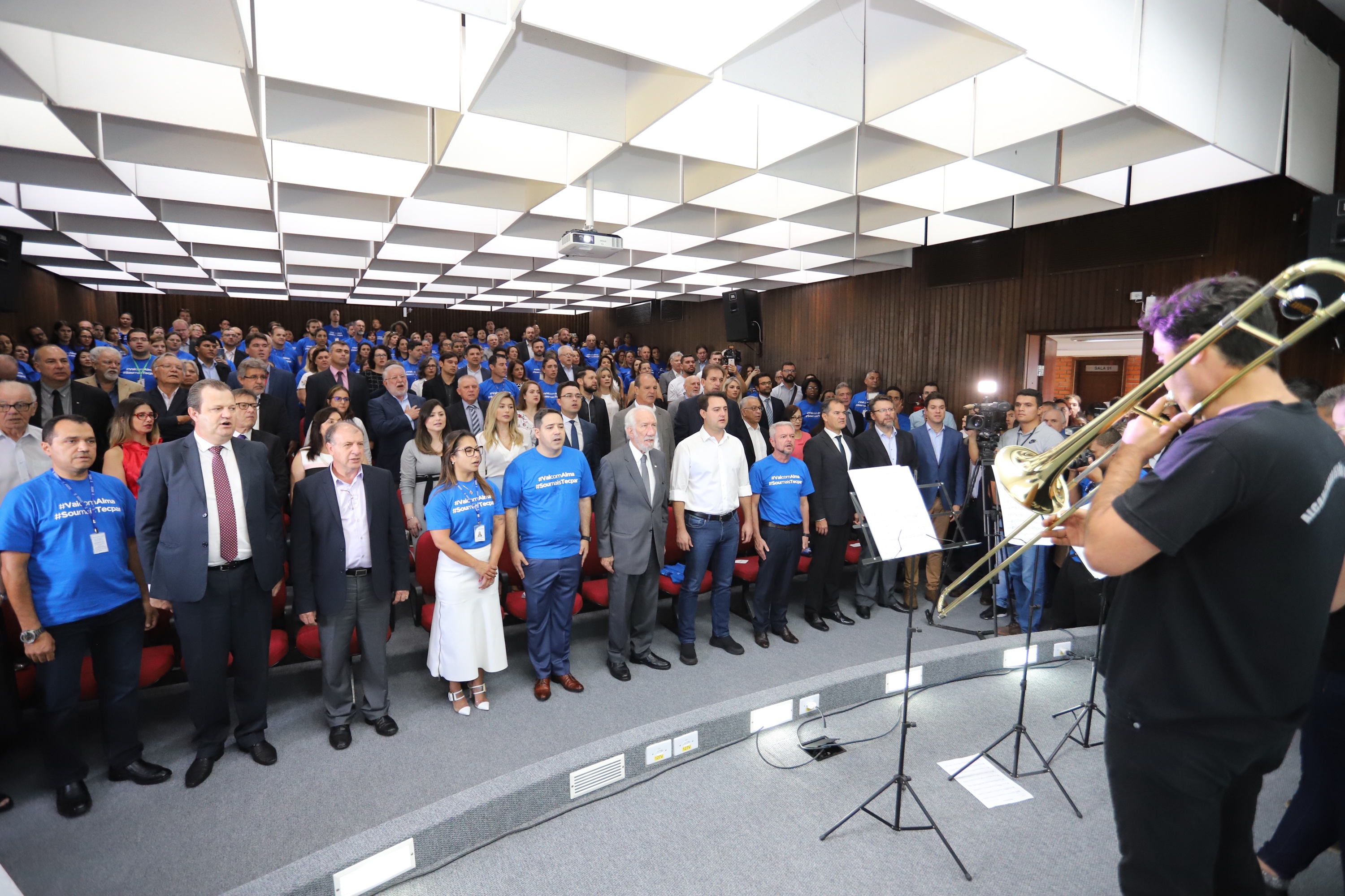 O governador Carlos Massa Ratinho Junior empossa a nova diretoria do Instituto de Tecnologia do Paraná (Tecpar). Tomam posse como diretor-presidente do Tecpar, Fabio Cammarota; diretora comercial, Danielle Portela; o diretor de Desenvolvimento Tecnológico e Inovação, Rafael Rodrigues; e diretor de Administração e Finanças, Arnaldo da Fonseca. Foto: José Fernando Ogura/ANPr