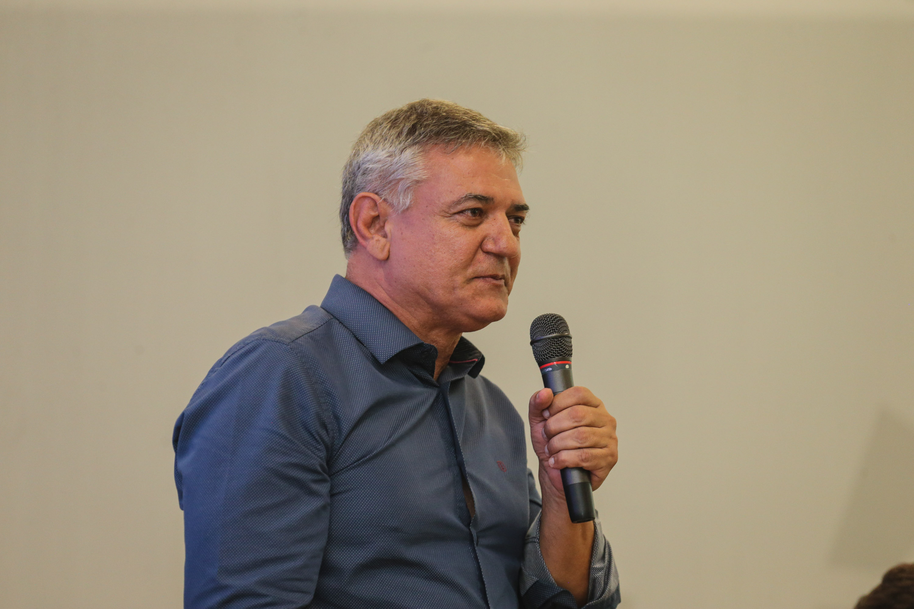 O governador Carlos Massa Ratinho Junior recebeu nesta quarta-feira (13), no Palácio Iguaçu, o campeão mundial de futebol Pelé. No evento, que contou com a presença de estudantes, atletas e ex-atletas, foram lançados a campanha Imposto Amigo do Esporte, do Governo do Estado, e o programa Esportivo Lúdico Educacional, de iniciativa de Pelé. - Curitiba, 13/03/2019 - Foto: Geraldo Bubniak/ANPr