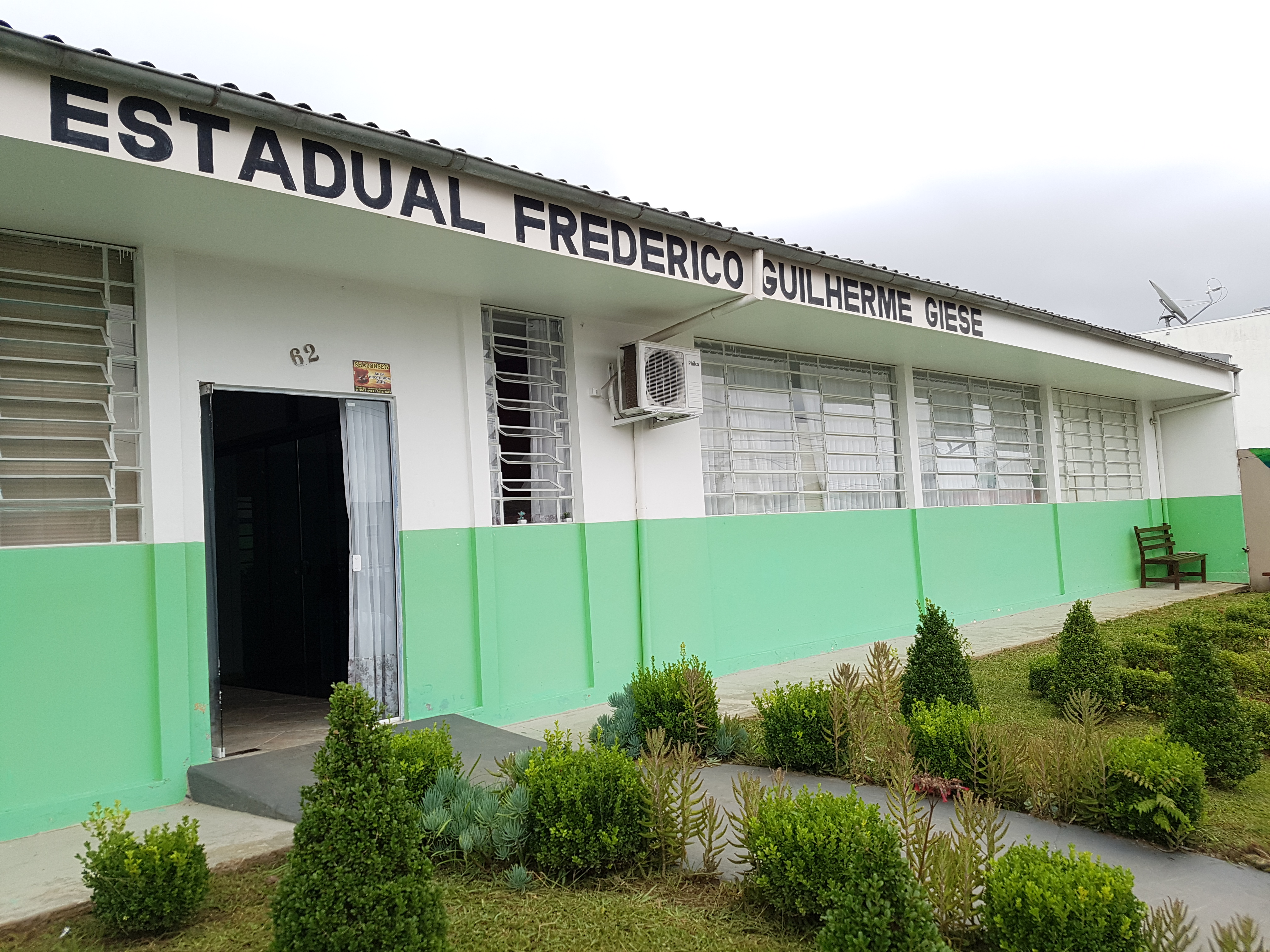 Em dois anos, o Colégio Estadual Frederico Guilherme Giese, em Piên (na Região Metropolitana de Curitiba), viveu uma transformação: a nota do Índice de Desenvolvimento da Educação Básica (Ideb) aumentou de 3,8 para 5,4 enquanto a evasão escolar despencou de 15% para 7%. Os resultados foram obtidos, respectivamente, no Ideb de 2015 e 2017. Foto: Arnaldo Alves/ANPr