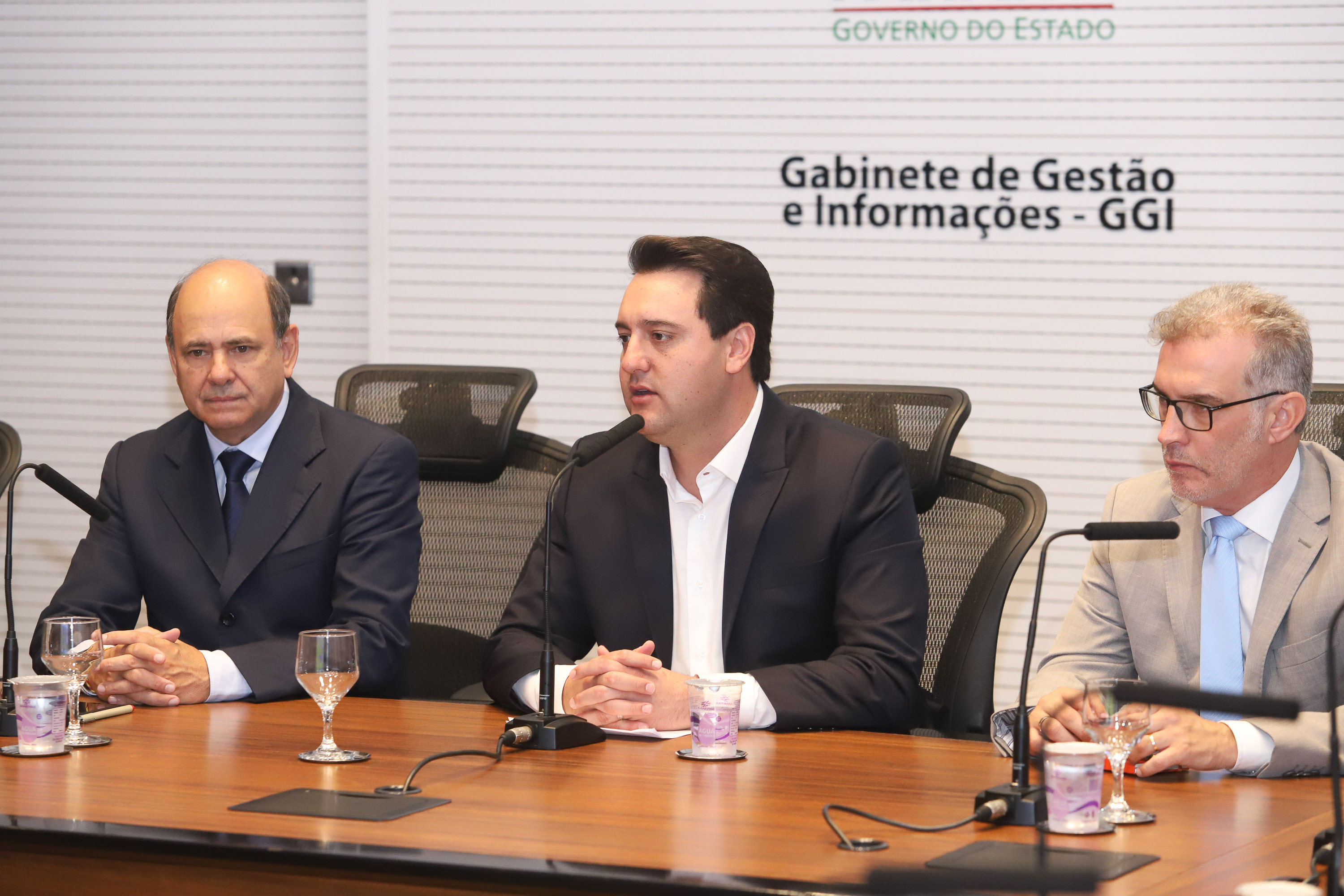 Balanço final da Operação Verão 2018/2019 foi apresentado nesta quinta-feira (14), em reunião no Palácio Iguaçu, com o governador Carlos Massa Ratinho Junior, o secretário da Segurança Pública e Administração Penitenciária, Luiz Felipe Carbonell, o secretário da Comunicação Social e Cultura, Hudson José e representantes de todas as secretarias e órgãos envolvidos nas atividades. - Curitiba, 14/03/2019 - Foto: Rodrigo Félix Leal/ANPr