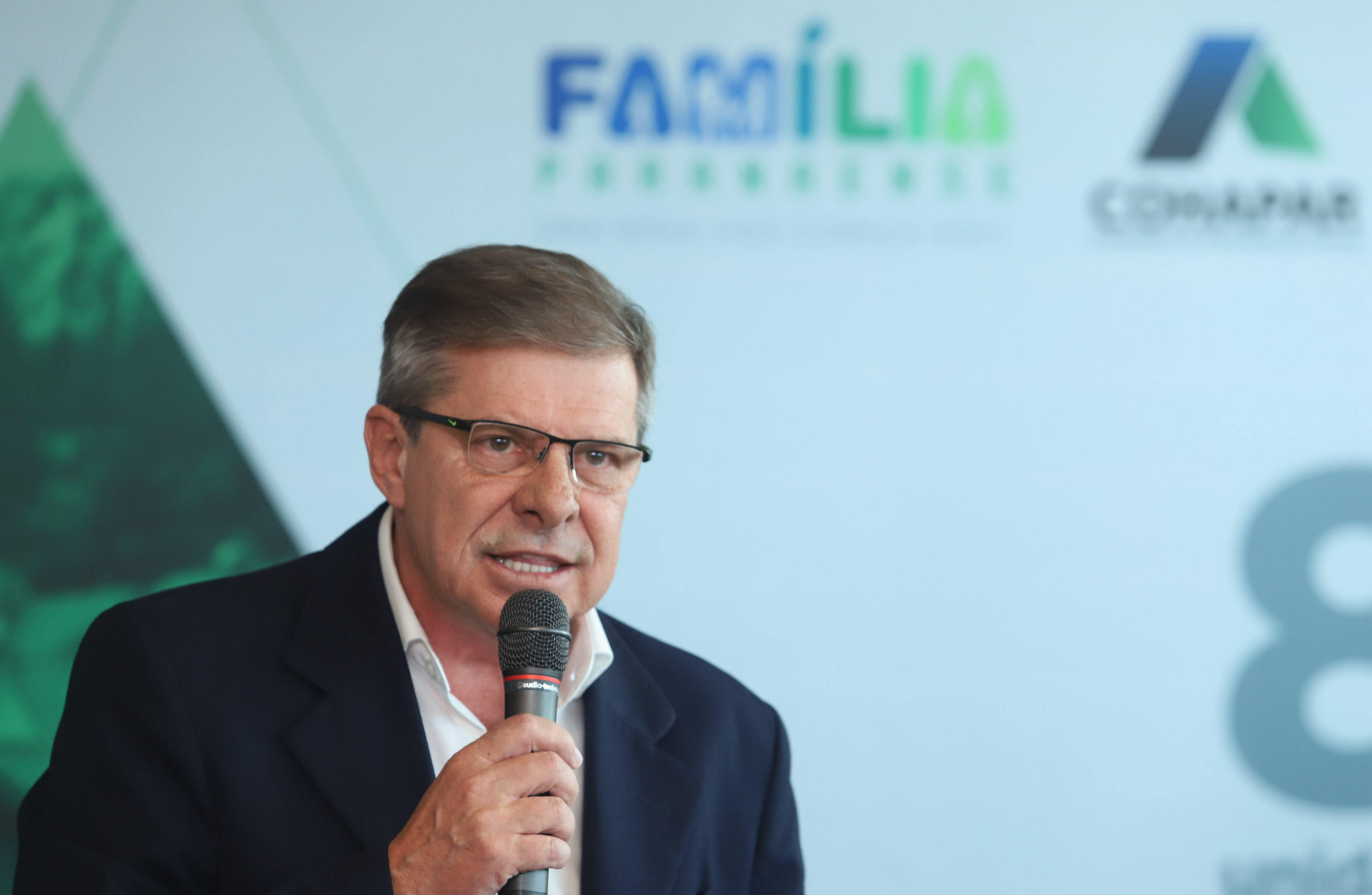 O governador Carlos Massa Ratinho Junior assinou nesta quinta-feira (14) contratos para a construção de 872 novas moradias populares em 15 municípios paranaenses. Os projetos foram desenvolvidos em diferentes programas coordenados pela Companhia de Habitação do Paraná (Cohapar) em parceria com as prefeituras e receberão investimentos de R$ 68,8 milhões. Foto: Rodrigo Felix Leal/ANPr