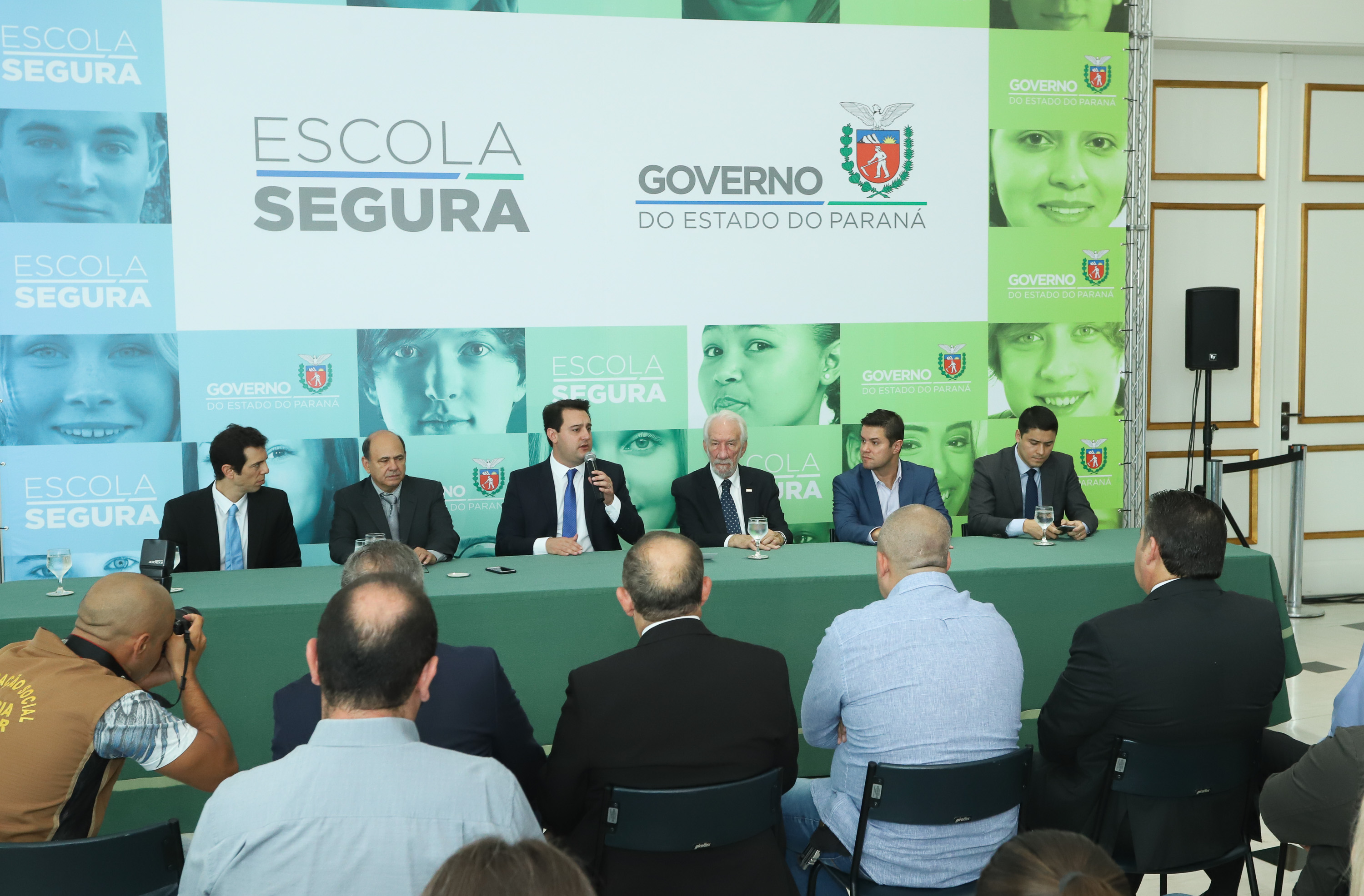 O governador Carlos Massa Ratinho Junior lançou nesta sexta-feira (15) o programa Escola Segura, que prevê uma série de medidas preventivas e protetivas de segurança que serão executadas na rede estadual de ensino. Curitiba,15/03/2019 Foto: Rodrigo Félix Leal/ANPr