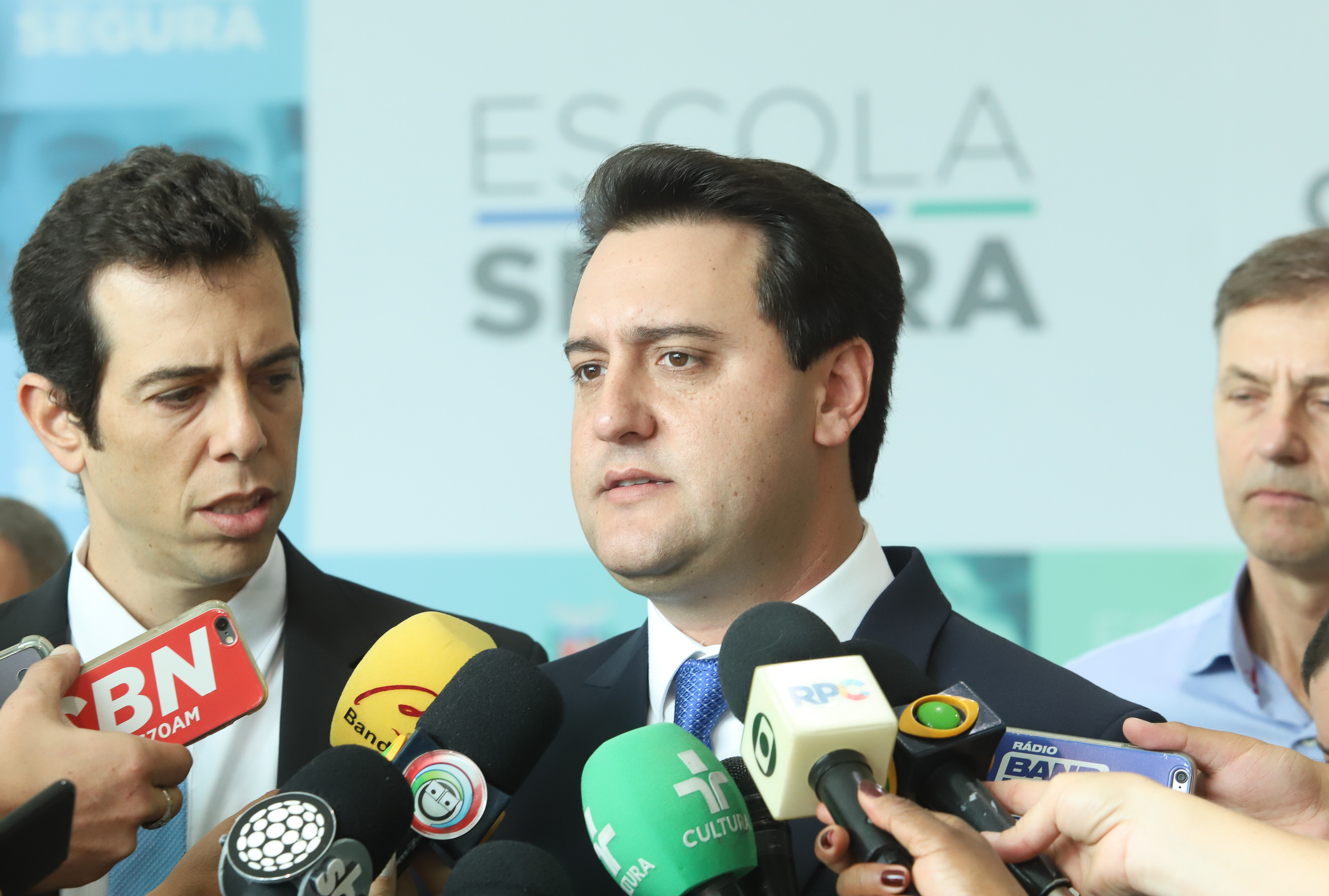 O governador Carlos Massa Ratinho Junior lançou nesta sexta-feira (15) o programa Escola Segura, que prevê uma série de medidas preventivas e protetivas de segurança que serão executadas na rede estadual de ensino. Curitiba,15/03/2019 Foto: Rodrigo Félix Leal/ANPr
