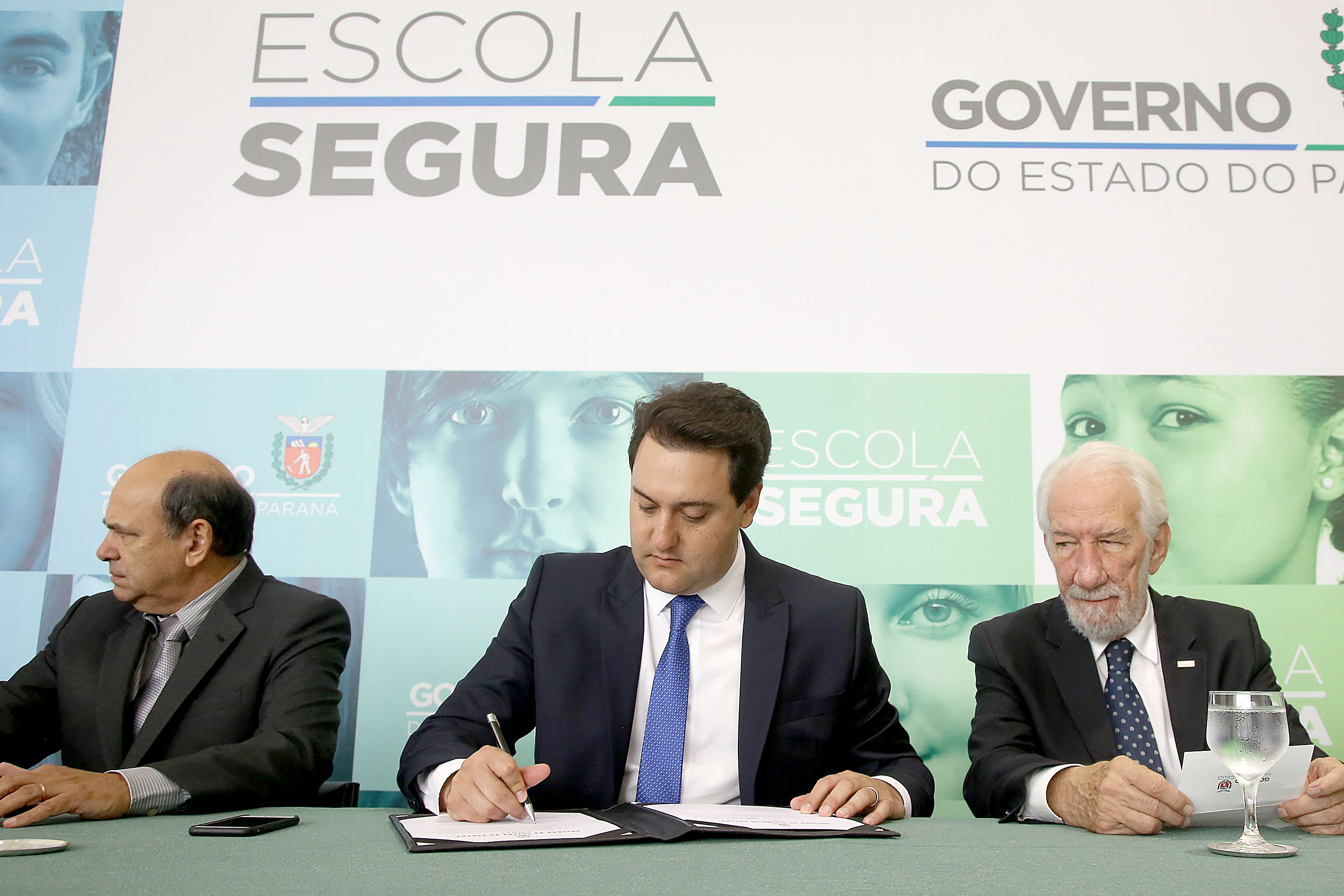 O governador Carlos Massa Ratinho Junior lançou nesta sexta-feira (15) o programa Escola Segura, que prevê uma série de medidas preventivas e protetivas de segurança que serão executadas na rede estadual de ensino. Curitiba,15/03/2019 Foto: Jaelson Lucas / ANPr
