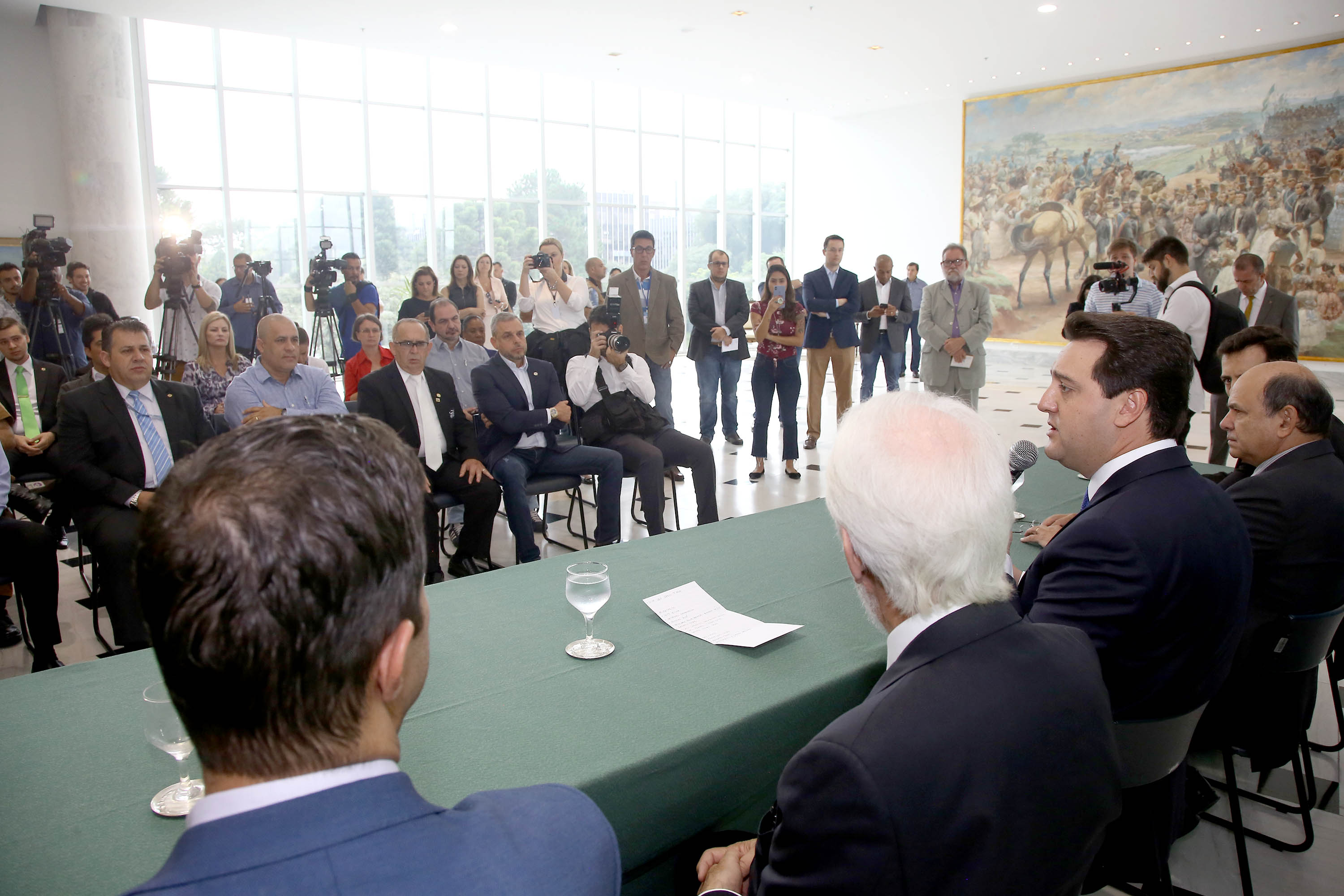 O governador Carlos Massa Ratinho Junior lançou nesta sexta-feira (15) o programa Escola Segura, que prevê uma série de medidas preventivas e protetivas de segurança que serão executadas na rede estadual de ensino. Curitiba,15/03/2019 Foto: Jaelson Lucas / ANPr