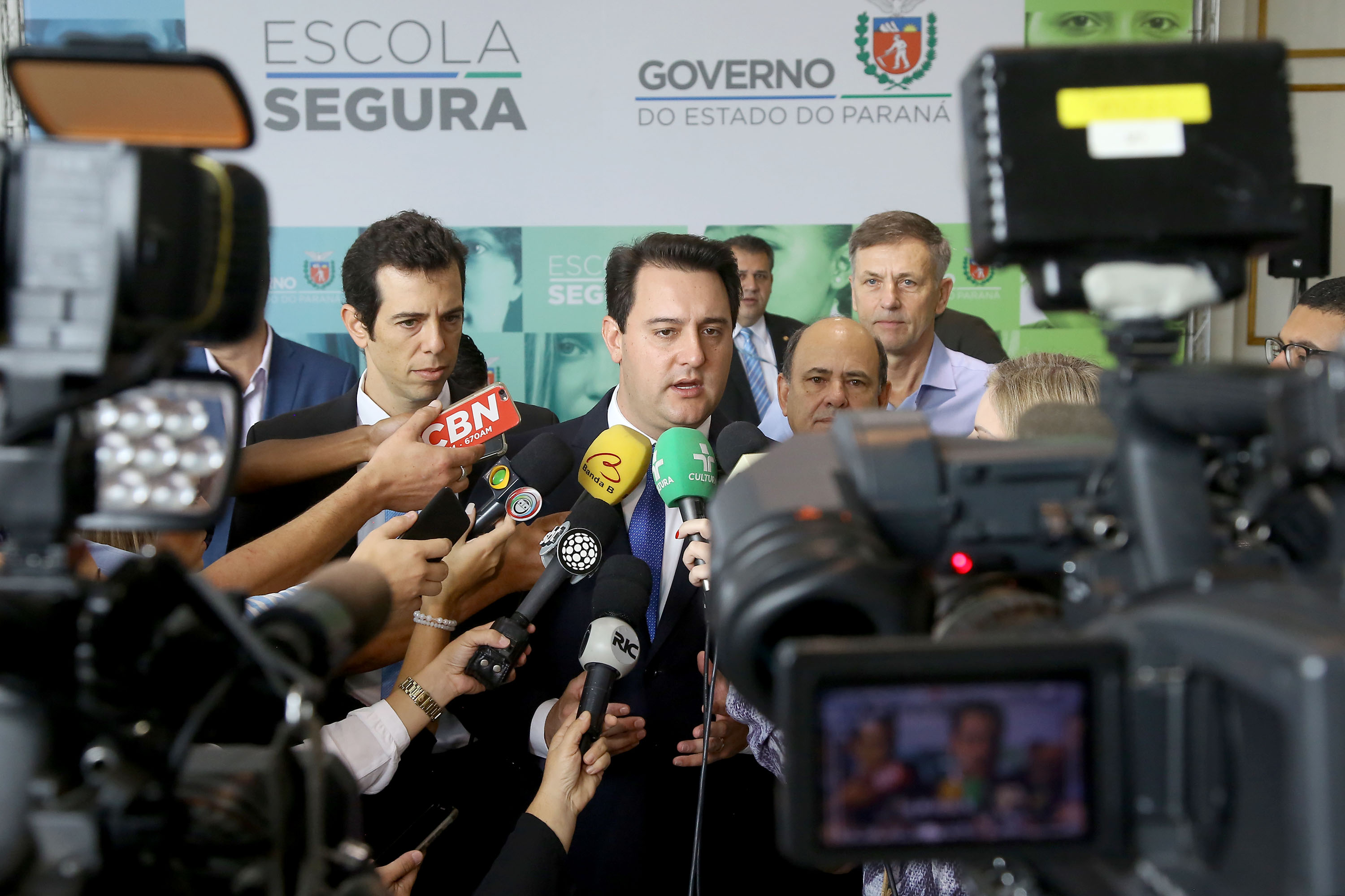 O governador Carlos Massa Ratinho Junior lançou nesta sexta-feira (15) o programa Escola Segura, que prevê uma série de medidas preventivas e protetivas de segurança que serão executadas na rede estadual de ensino. Curitiba,15/03/2019 Foto: Jaelson Lucas / ANPr