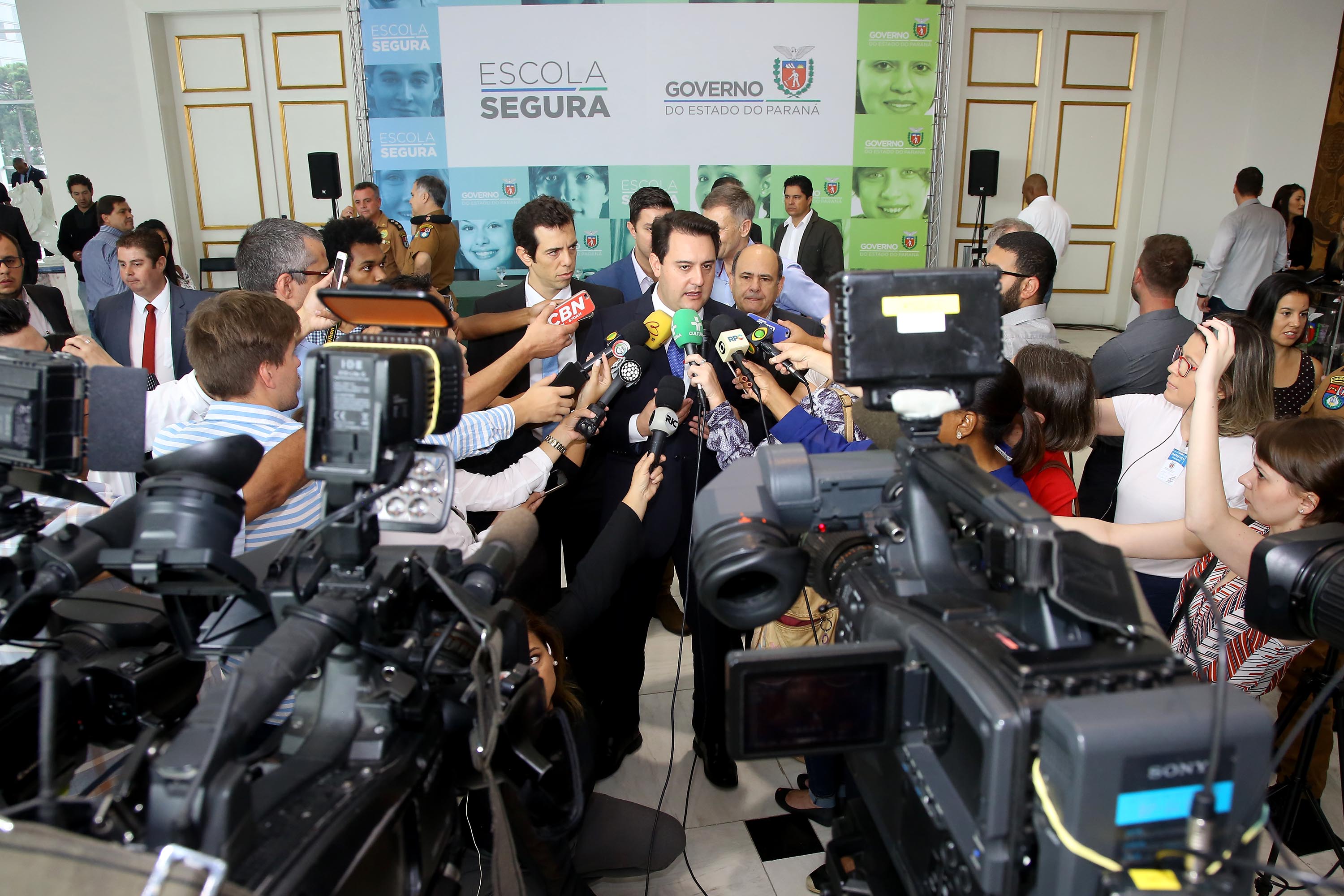 O governador Carlos Massa Ratinho Junior lançou nesta sexta-feira (15) o programa Escola Segura, que prevê uma série de medidas preventivas e protetivas de segurança que serão executadas na rede estadual de ensino. Curitiba,15/03/2019 Foto: Jaelson Lucas / ANPr