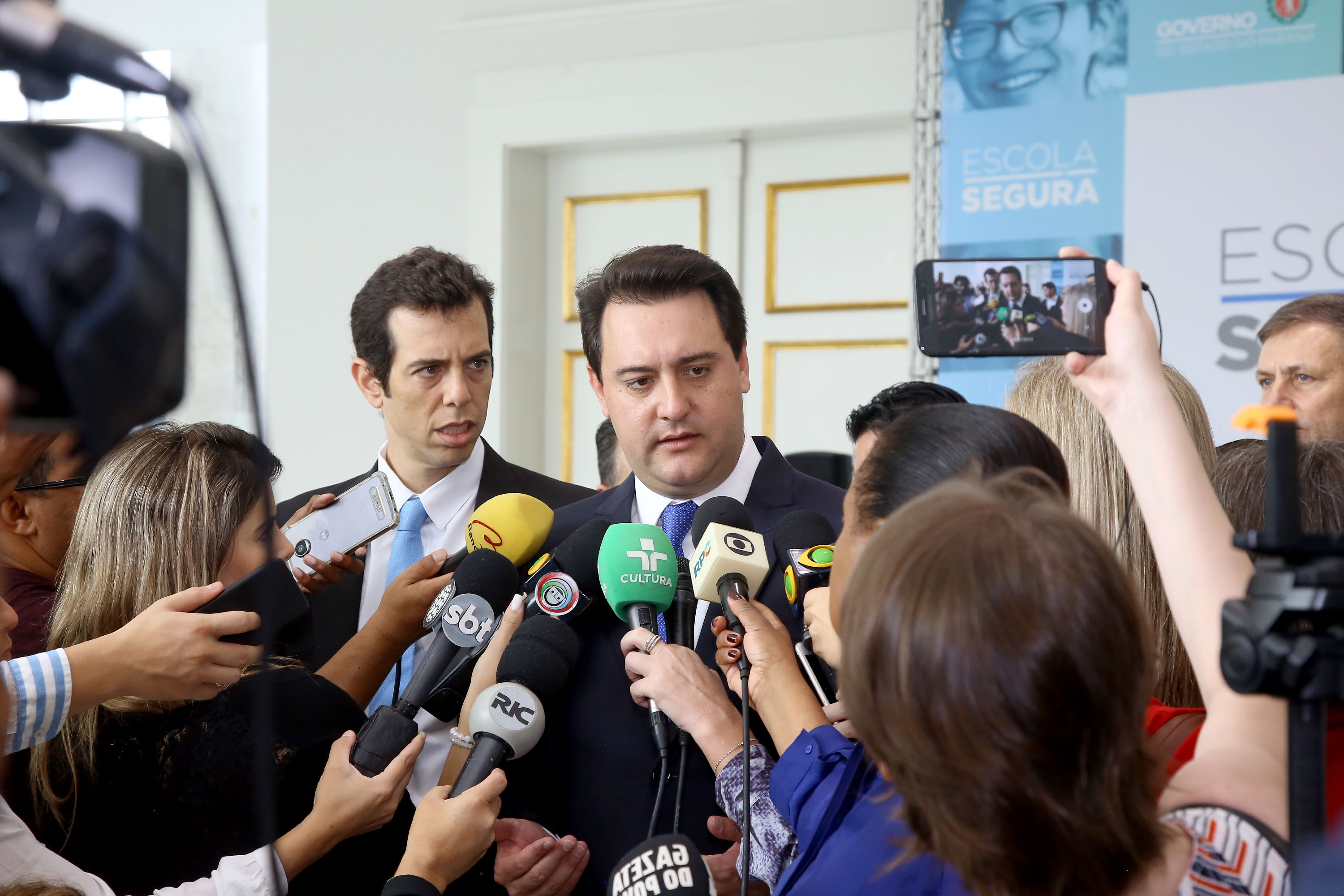 O governador Carlos Massa Ratinho Junior lançou nesta sexta-feira (15) o programa Escola Segura, que prevê uma série de medidas preventivas e protetivas de segurança que serão executadas na rede estadual de ensino. Curitiba,15/03/2019 Foto: Jaelson Lucas / ANPr