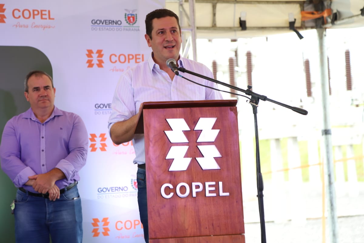 O presidente da Copel, Daniel Pimentel Slaviero, inaugurou nesta sexta-feira (15) a subestação de energia Bituruna, no Centro-Sul do Estado. A nova unidade é resultado de investimentos de R$ 40 milhões e beneficia diretamente 60 mil pessoas dos municípios de Bituruna e Cruz Machado e, no futuro, parte de Porto Vitória e Pinhão. O diretor de Distribuição da Copel, Maximiliano Orfali, participou da solenidade. Foto: Divulgação/Copel