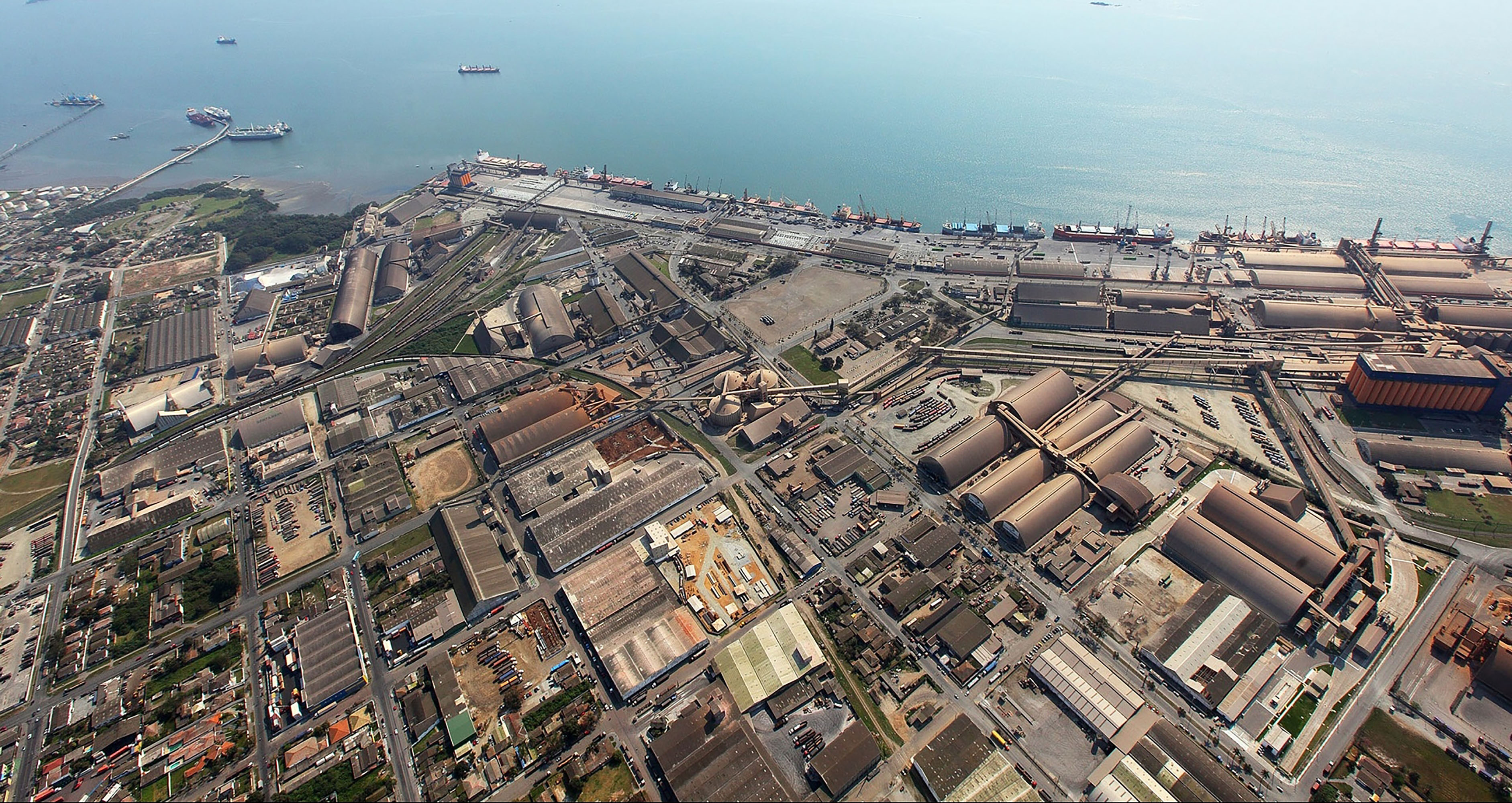 O Porto de Paranaguá comemora seu 84º aniversário no próximo domingo (17), mantendo o desempenho que o coloca entre os portos mais importantes da América Latina e o segundo maior porto do Brasil. - Paranaguá, 15/03/2019 - Foto: Claudio Neves/APPA