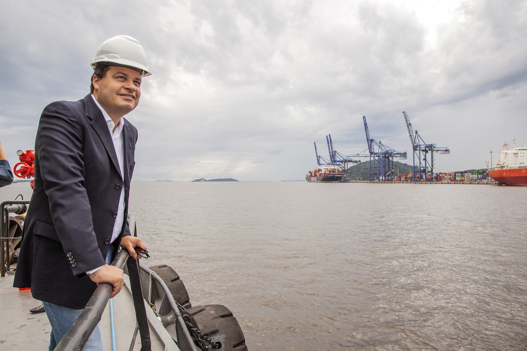 O Porto de Paranaguá comemora seu 84º aniversário no próximo domingo (17), mantendo o desempenho que o coloca entre os portos mais importantes da América Latina e o segundo maior porto do Brasil. Na foto, deputado Sandro Alex, secretário de Infraestrutura e Logística. - Paranaguá, 15/03/2019 - Foto: Claudio Neves/APPA