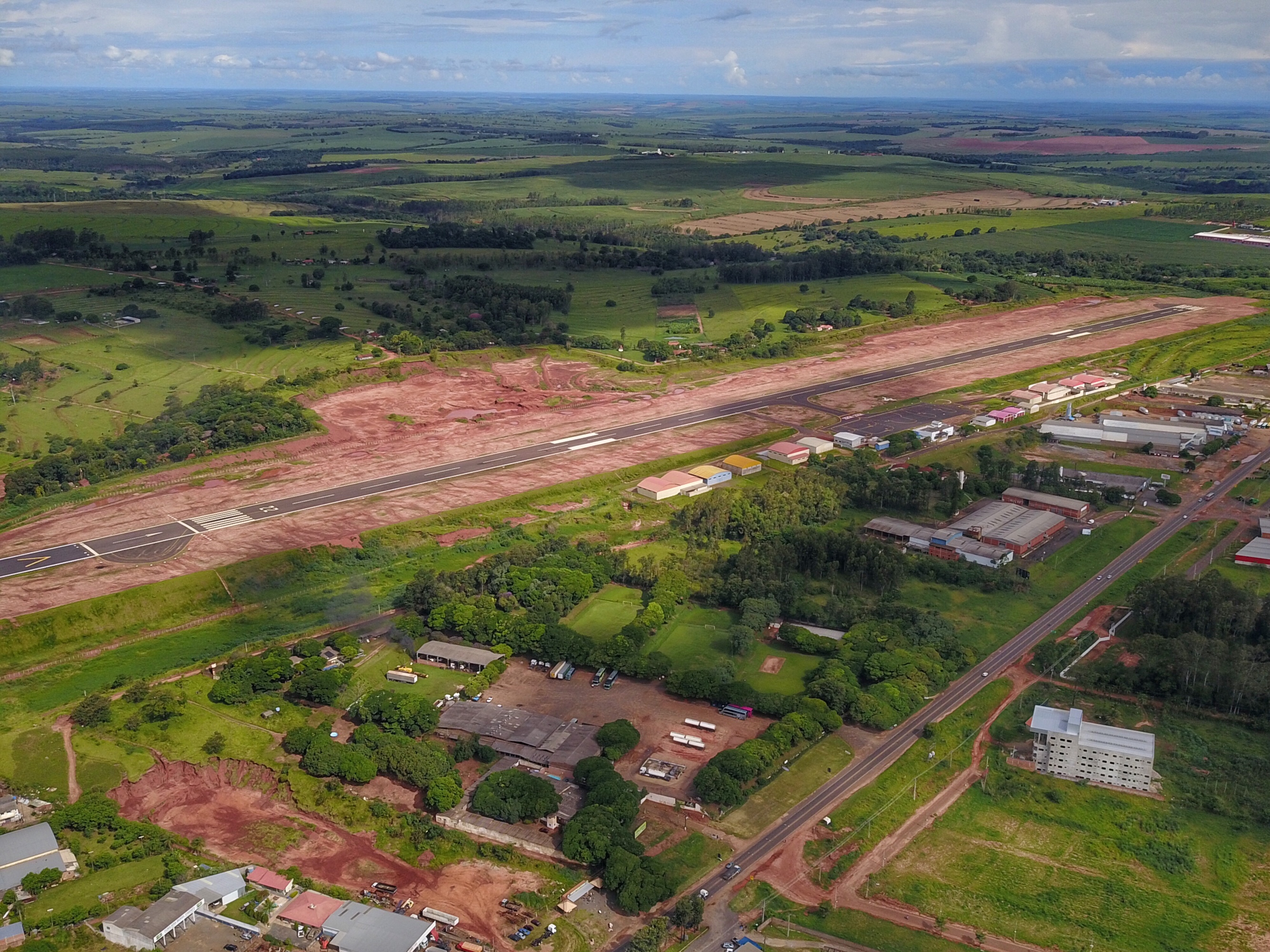 Em visita à 45ª edição da Expo Umuarama na noite desta sexta-feira (15), o governador Carlos Massa Ratinho Junior anunciou um pacote de R$ 54,7 milhões em investimentos na PR-323