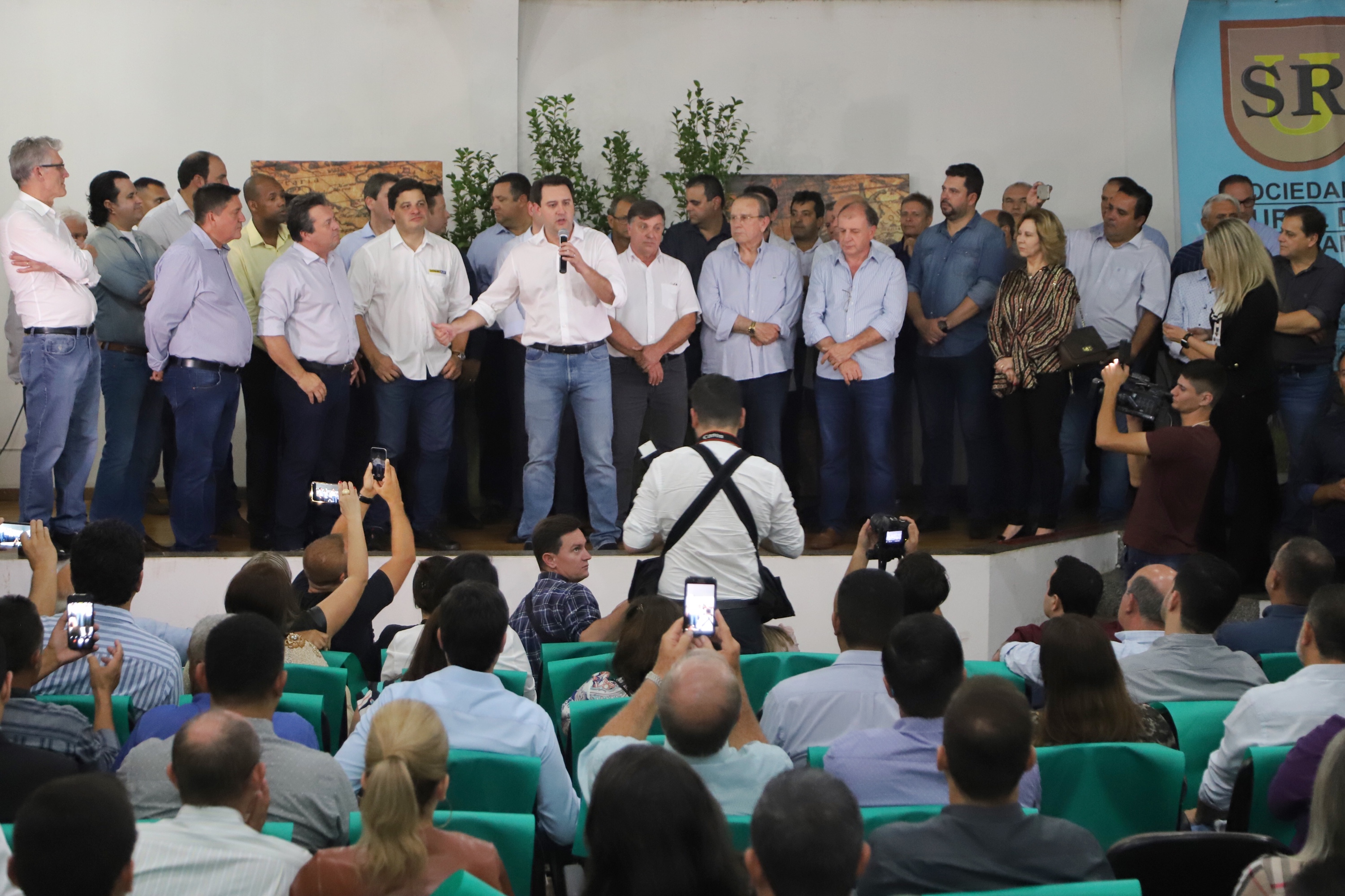 Governador Carlos Massa Ratinho Junior visita a Expo Umuarama e anuncia recursos para investimentos em infraestrutura e melhoria urbana no município. - Umuarama, 15/03/2019 - Foto: José Fernando Ogura/ANPr