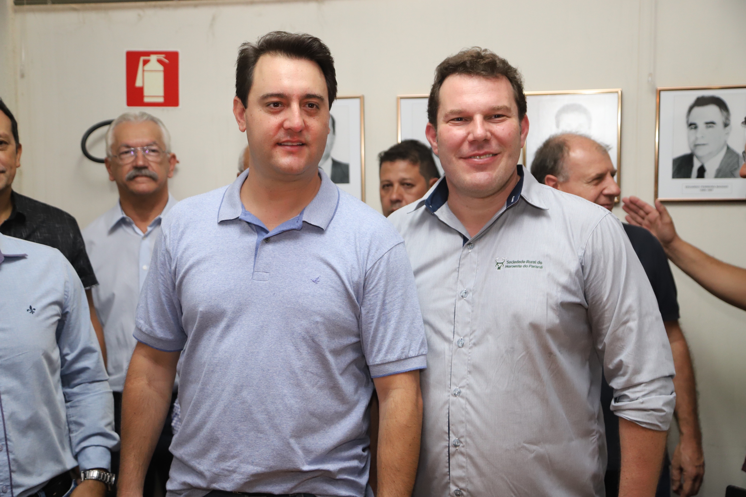 O governador Carlos Massa Ratinho Junior confirmou neste sábado (16) investimentos de R$ 2,82 milhões em obras e compra de máquinas e veículos para oito municípios da região Noroeste do Estado. Foram assinadas, na ExpoParanavaí, um dos principais eventos do agronegócio do Paraná, autorizações e homologações. - Paranavaí, 16/03/2019 - Foto: José Fernando Ogura/ANPr