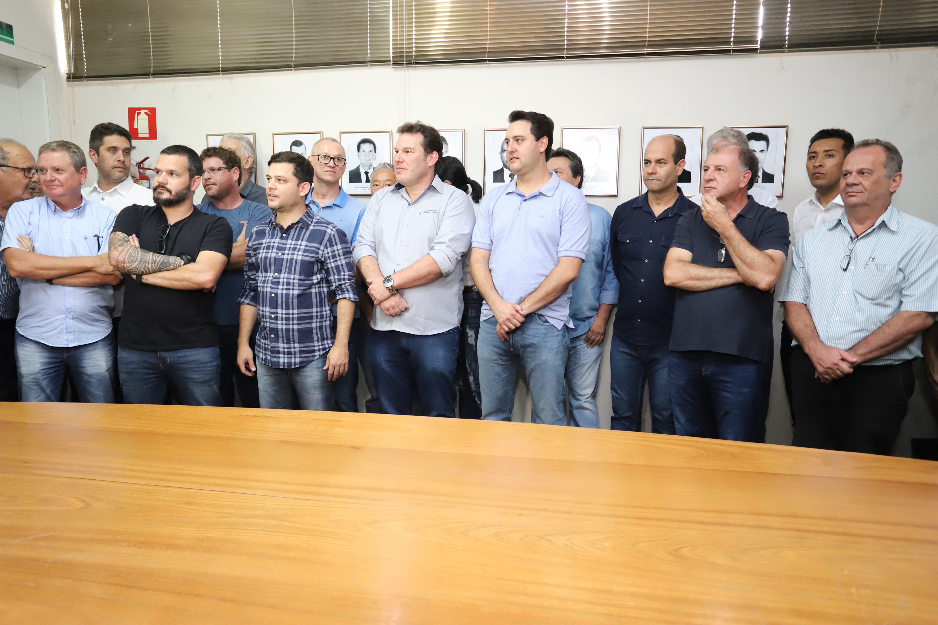 O governador Carlos Massa Ratinho Junior confirmou neste sábado (16) investimentos de R$ 2,82 milhões em obras e compra de máquinas e veículos para oito municípios da região Noroeste do Estado. Foram assinadas, na ExpoParanavaí, um dos principais eventos do agronegócio do Paraná, autorizações e homologações. - Paranavaí, 16/03/2019 - Foto: José Fernando Ogura/ANPr