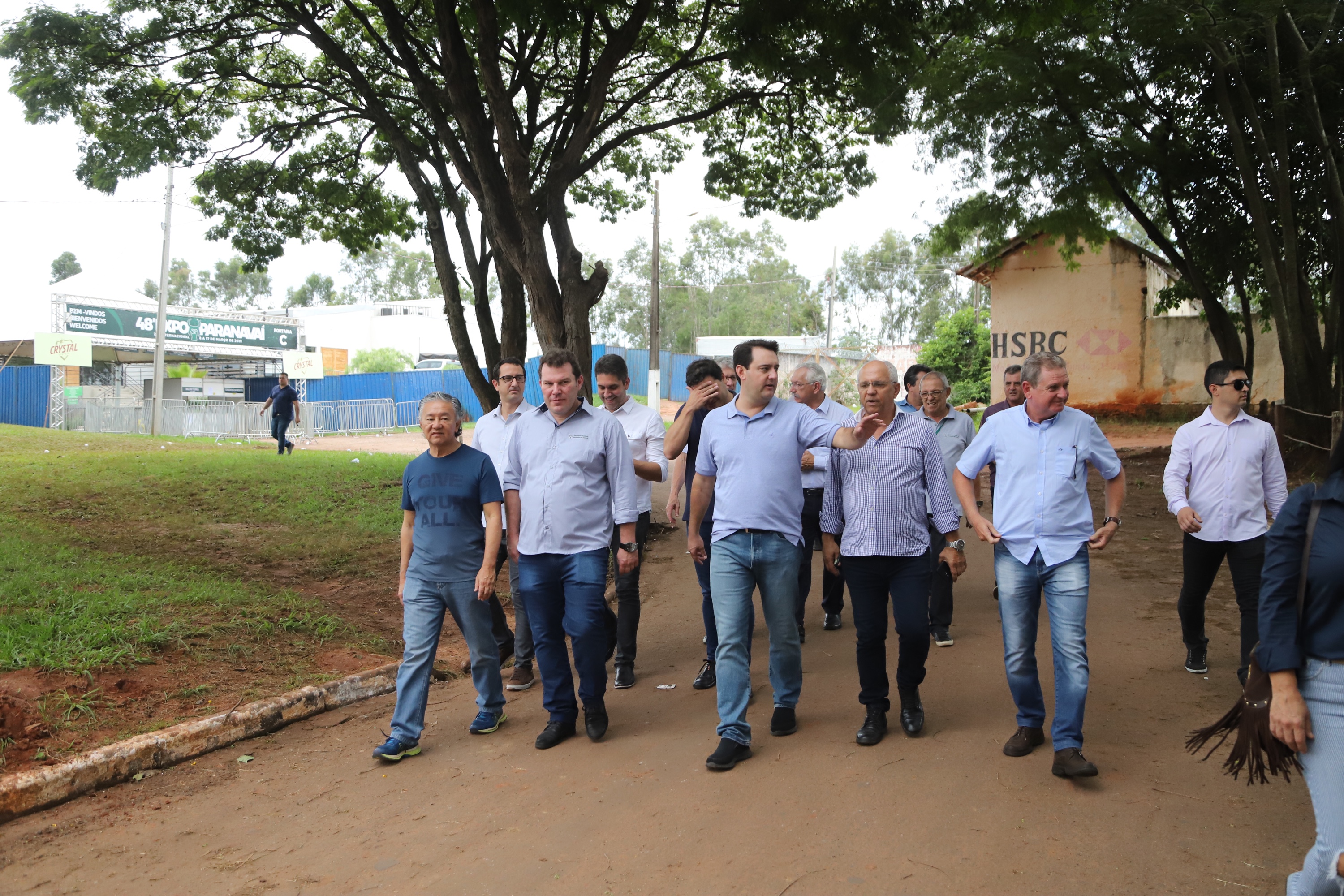 O governador Carlos Massa Ratinho Junior confirmou neste sábado (16) investimentos de R$ 2,82 milhões em obras e compra de máquinas e veículos para oito municípios da região Noroeste do Estado. Foram assinadas, na ExpoParanavaí, um dos principais eventos do agronegócio do Paraná, autorizações e homologações. - Paranavaí, 16/03/2019 - Foto: José Fernando Ogura/ANPr