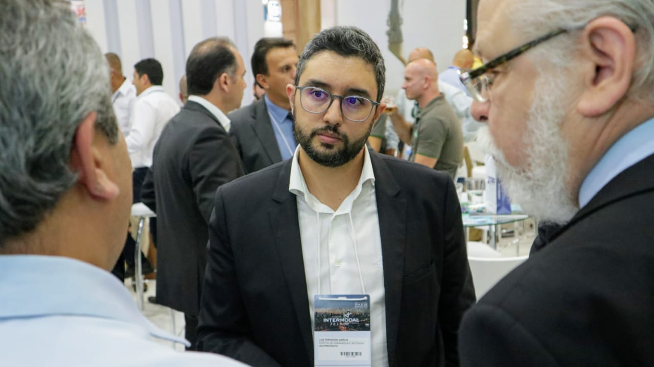 “A ideia é somar esforços para que os empresários que atuem no Paraná possam mostrar as vantagens competitivas e fechar bons negócios. Além disso, temos uma integração que nem sempre é possível no dia a dia com técnicos de diferentes áreas e setores”, explica o presidente dos Portos do Paraná, Luiz Fernando Garcia.Foto: Claudio Neves/APPA