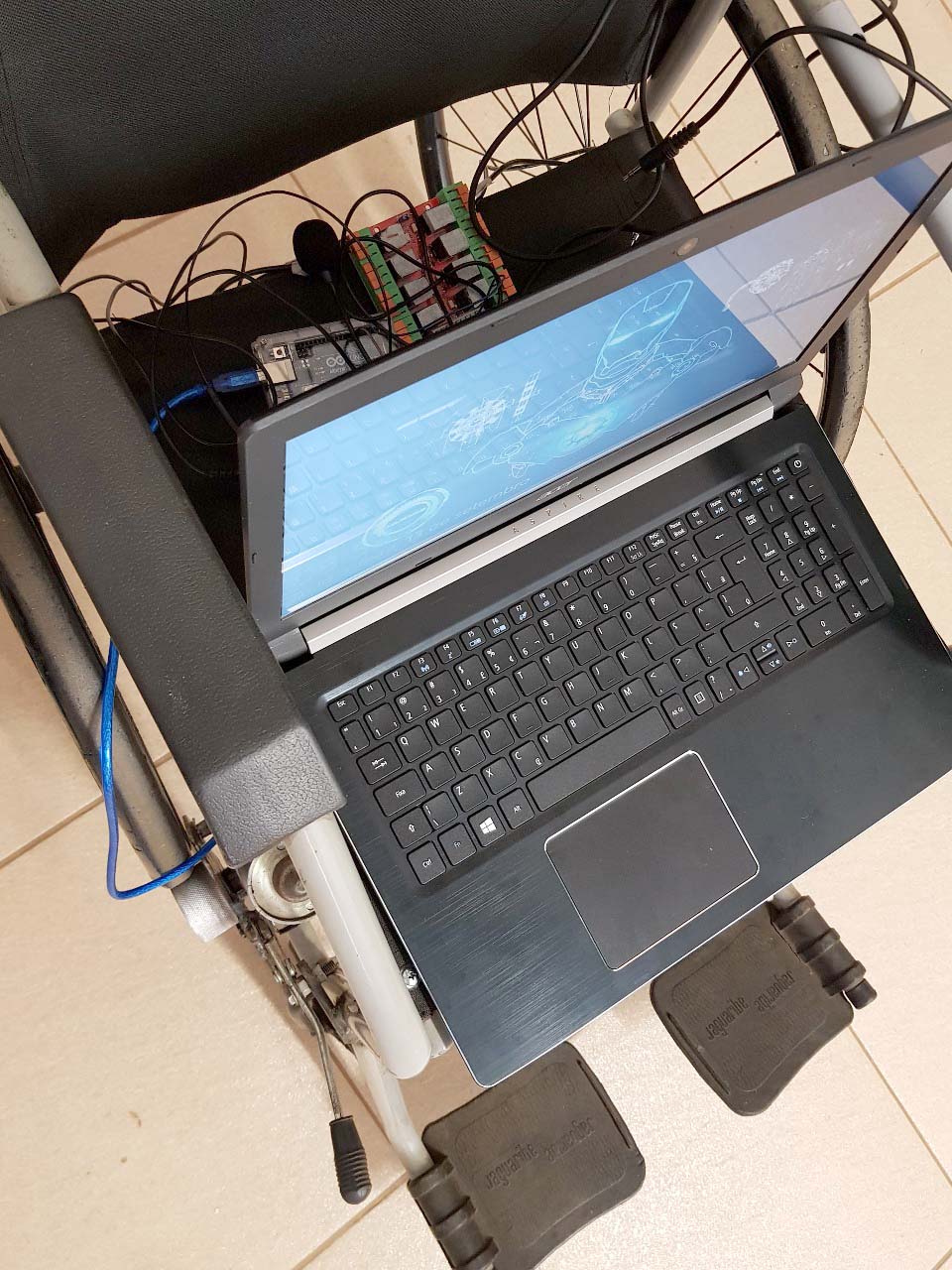 Uma cadeira de rodas conectada a um software que responde a comandos de voz. Esse é apenas um dos projetos desenvolvidos por alunos do Centro de Estadual de Educação Profissional (Ceep) Maria Lydia Cescato Bomtempo, em Assaí, município de cerca de 16 mil habitantes localizado no Norte do Estado. O local oferece cursos técnicos voltados para atender a demanda do setor produtivo da região.   -  Foto: Divulgação CEEP Maria Lydia Cescato Bomtempo