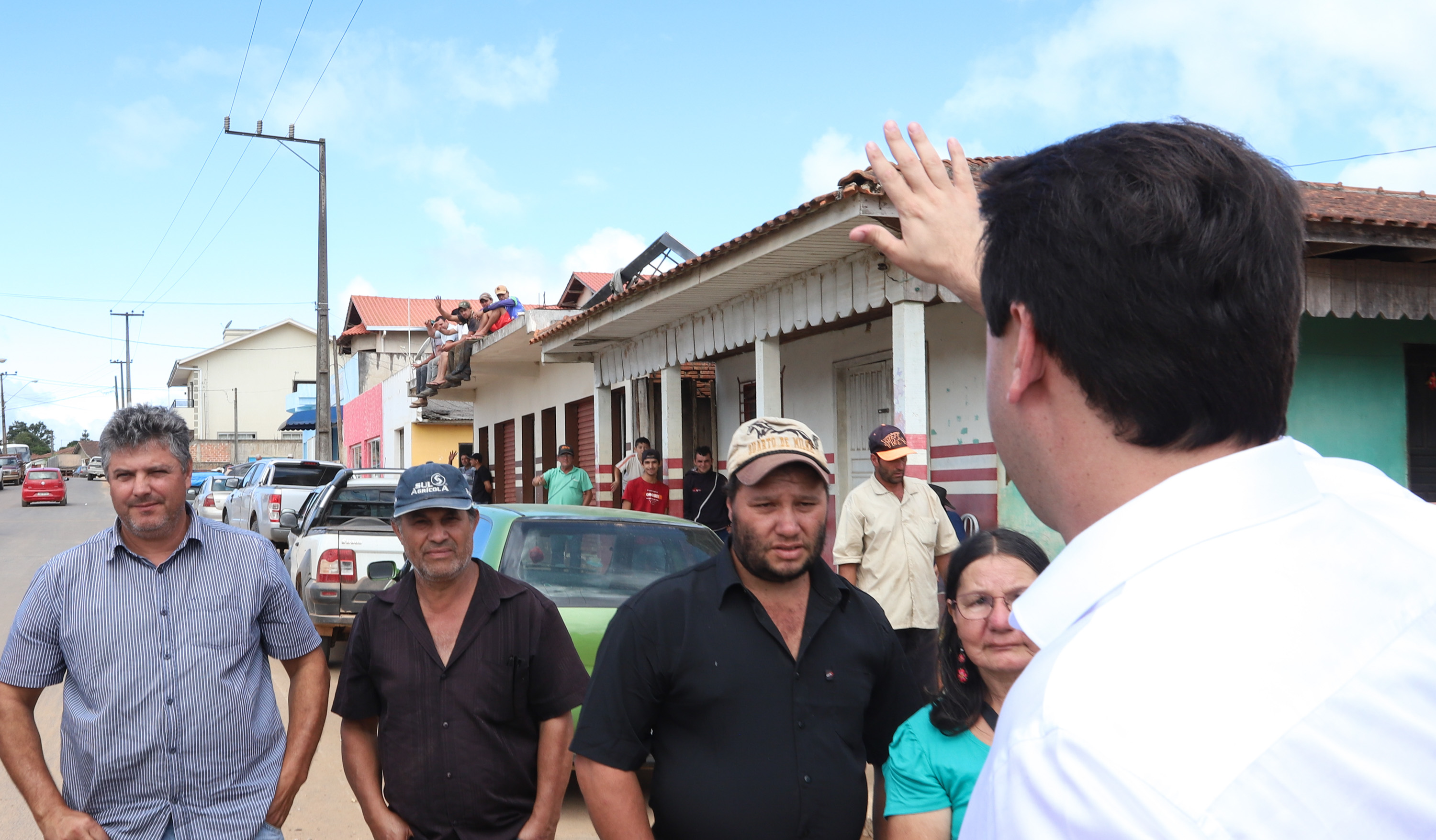 Cerca de oito mil pessoas serão beneficiadas pela obra de pavimentação da Estrada do Socavão, principal distrito de Castro, nos Campos Gerais. Nesta sexta-feira (29), o governador Carlos Massa Ratinho Junior esteve no município e assinou a ordem de serviço para pavimentar um trecho de nove quilômetros da estrada que liga o distrito de Socavão até a região do Pinheirão, em direção à PR-090. - Castro, 29/03/2019 - Foto: Rodrigo Félix Leal/ANPr
