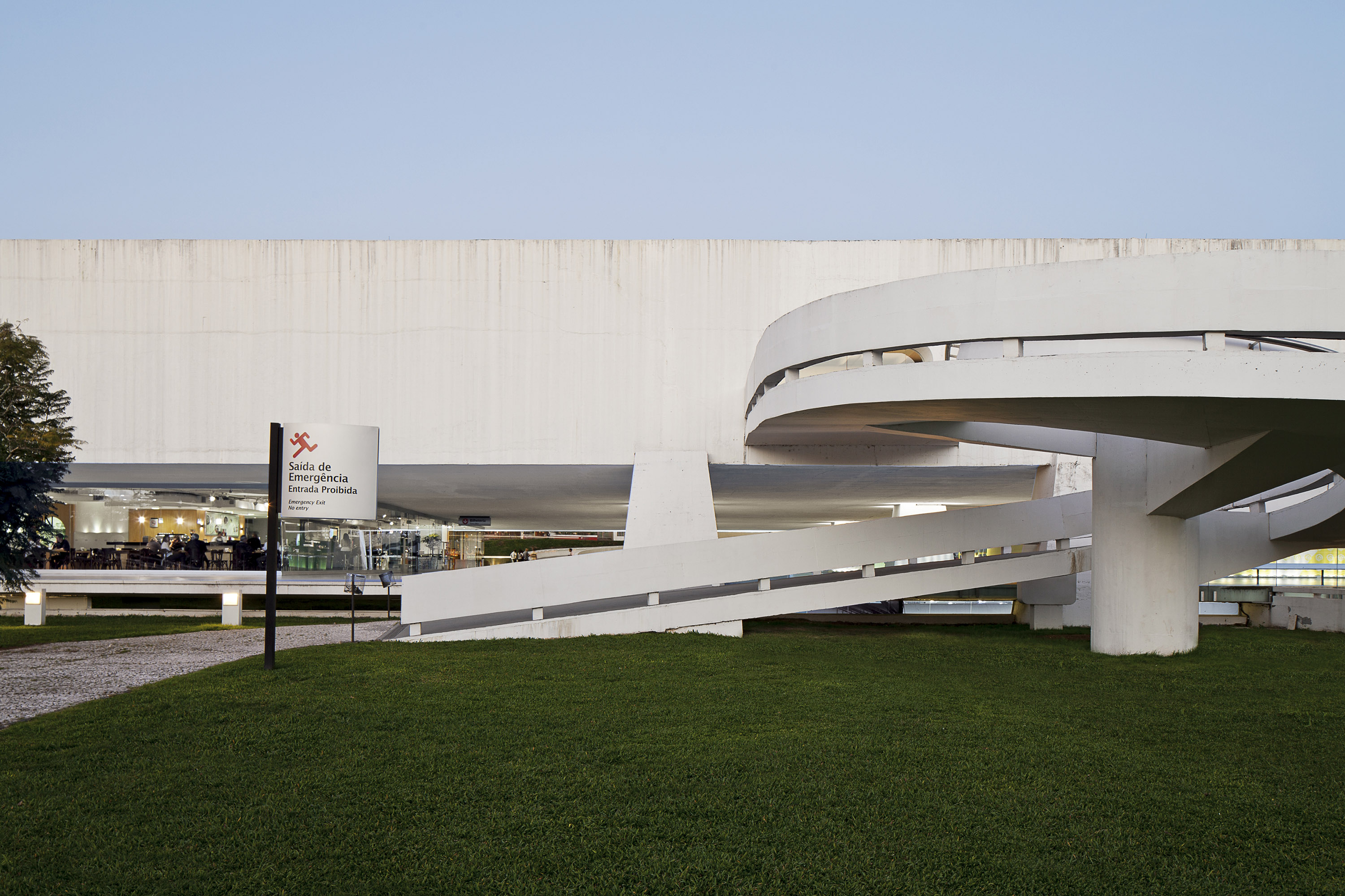 Museu Oscar Niemeyer (MON)  -  Foto: leonardo Finotti