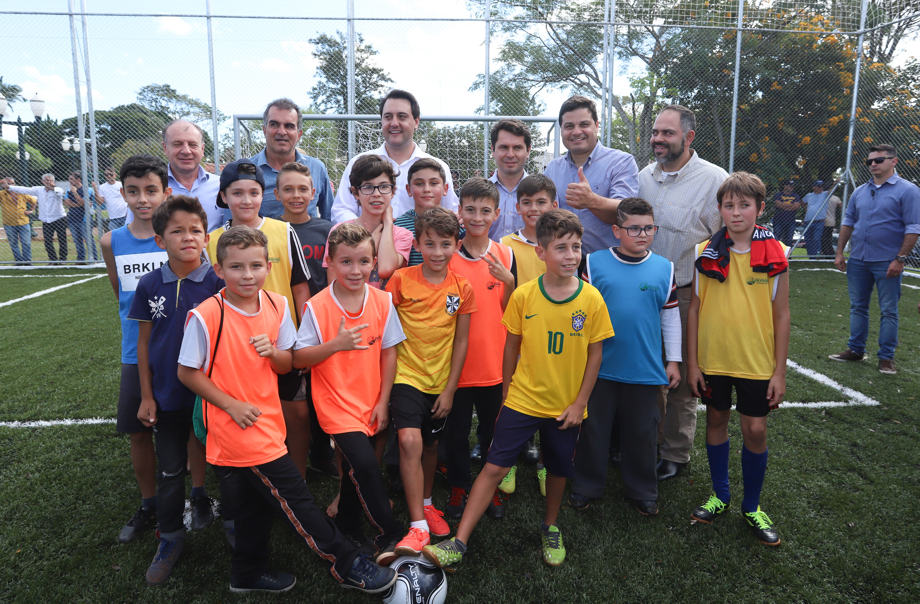 A população de Faxinal, no Vale do Ivaí, ganhou nesta quarta-feira (10) o espaço Meu Campinho, destinado à prática de atividades de esporte e de lazer, principalmente para crianças e adolescentes