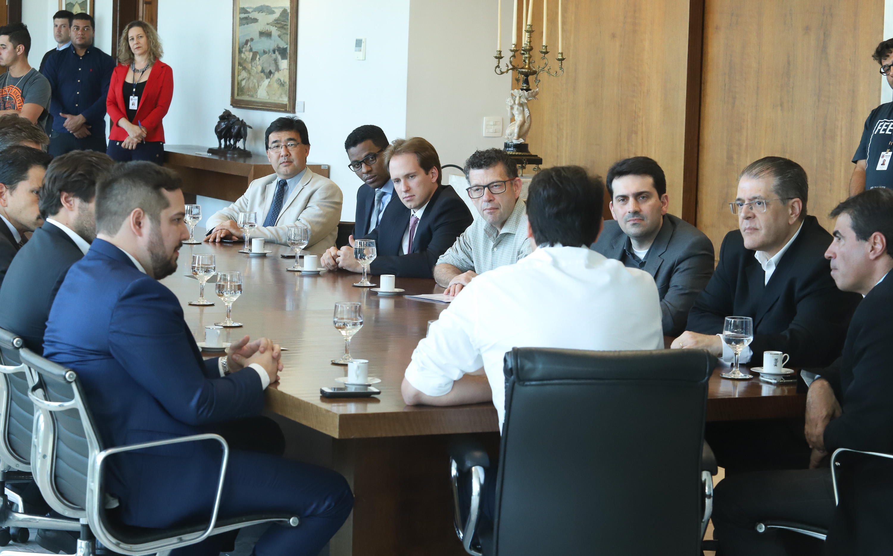 O governador Carlos Massa Ratinho Junior e o presidente da J.Macêdo, Walter Faria Junior, oficializaram nesta quinta-feira (18) a adesão da empresa ao programa Paraná Competitivo e investimentos de R$ 500 milhões em um complexo industrial de manipulação de trigo em Londrina, no Norte do Estado. Foto: Rodrigo Felix Leal/ANPr