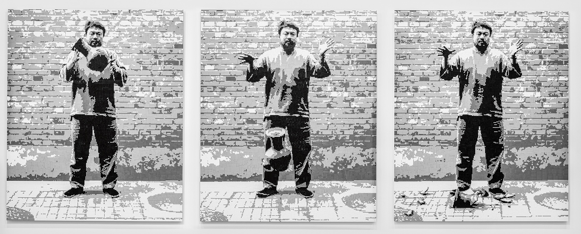 RAIZ - AIWEIWEI - Um dos principais nomes da cena contemporânea mundial, Ai Weiwei deixou seu país de origem em 2015 e se destaca no cenário internacional pelo interesse que demonstra pelas questões sociais e humanas, como a crise global de refugiados e a luta pela liberdade de expressão. AI WEIWEI RAIZ é a primeira exibição do artista plástico Ai Weiwei no Brasil e também a maior já realizada por ele.Início: 02 de maioTérmino: 28 de julho  -  Foto: Divulgação MON