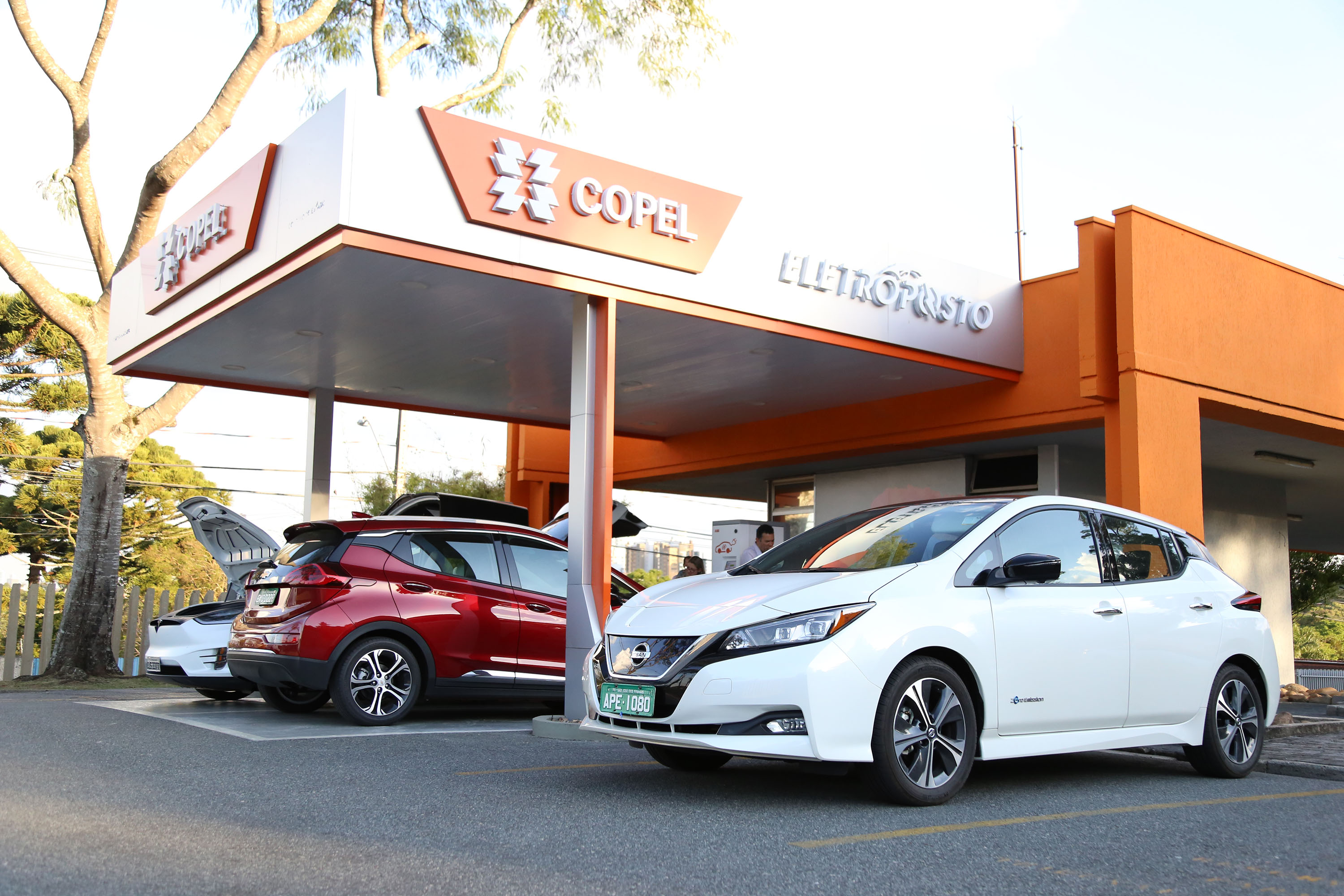 A maior eletrovia do Brasil, instalada no Paraná pela Copel em 2018, completou 330 recargas neste ano. São 730 quilômetros de extensão, ligando o Porto de Paranaguá às Cataratas do Iguaçu, em Foz do Iguaçu.  Curitiba, 22/04/2019  -  Curitiba, 22/04/2019  - Foto: Dani Catisti/Copel