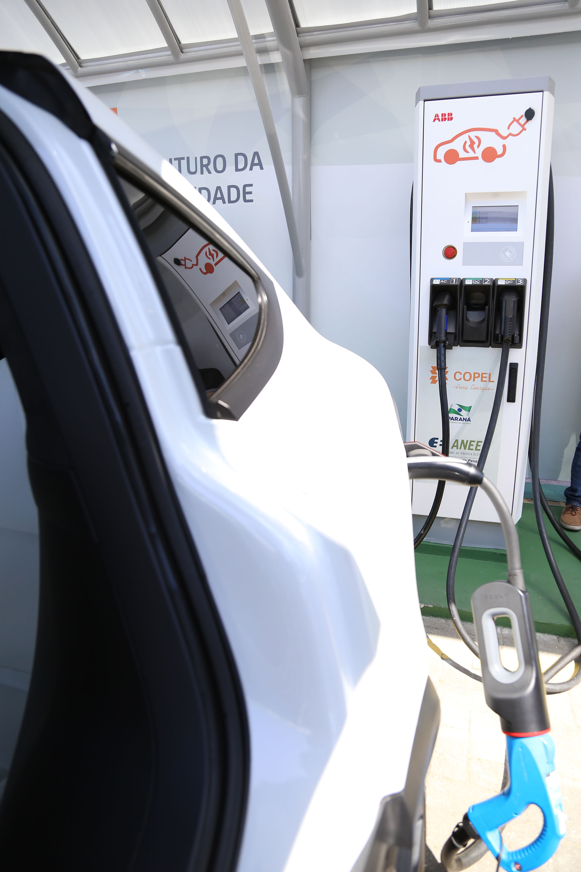 A maior eletrovia do Brasil, instalada no Paraná pela Copel em 2018, completou 330 recargas neste ano. São 730 quilômetros de extensão, ligando o Porto de Paranaguá às Cataratas do Iguaçu, em Foz do Iguaçu.  Curitiba, 22/04/2019  -  Curitiba, 22/04/2019  - Foto: Dani Catisti/Copel