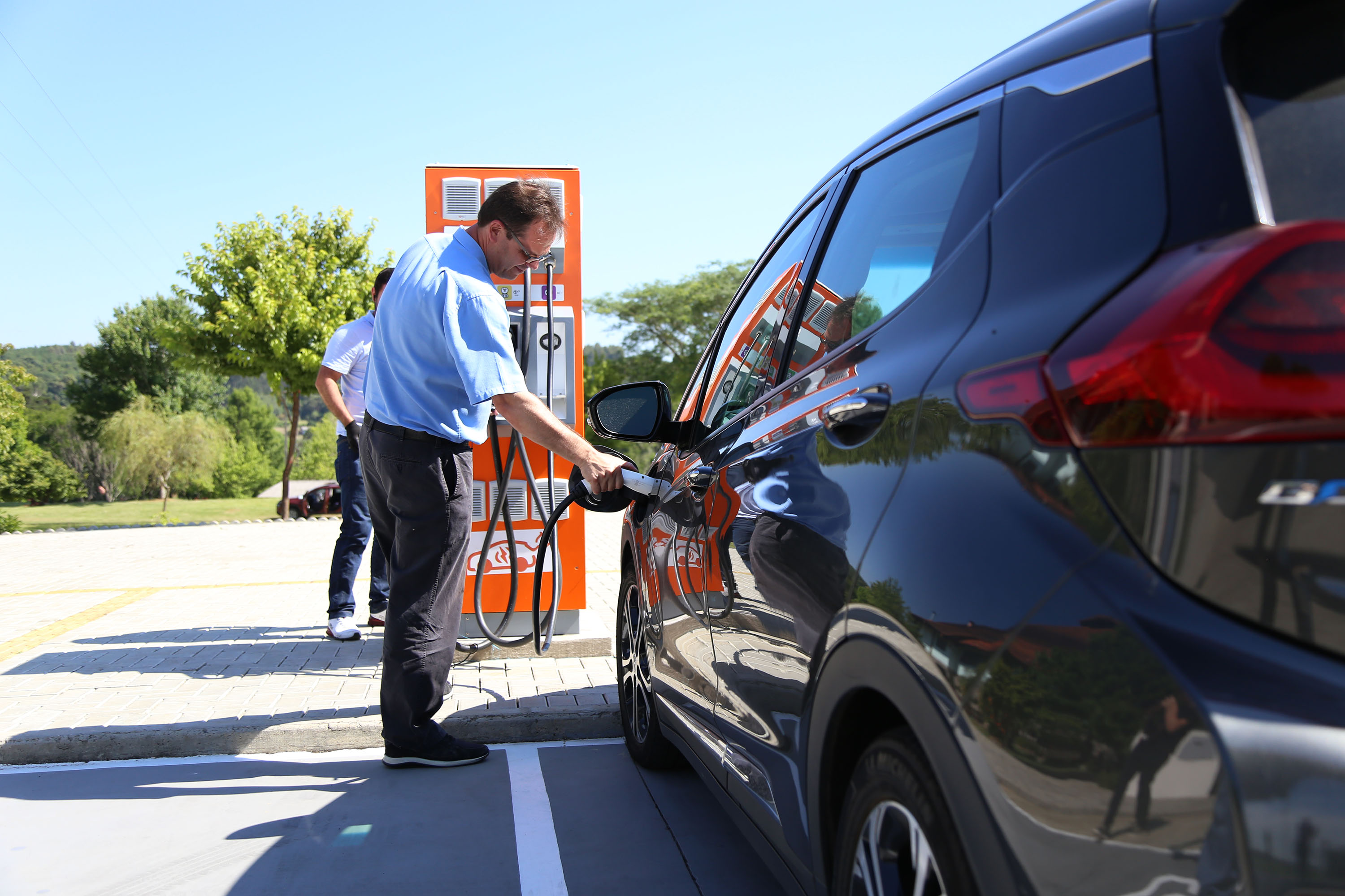 A maior eletrovia do Brasil, instalada no Paraná pela Copel em 2018, completou 330 recargas neste ano. São 730 quilômetros de extensão, ligando o Porto de Paranaguá às Cataratas do Iguaçu, em Foz do Iguaçu.  Curitiba, 22/04/2019  -  Curitiba, 22/04/2019  - Foto: Dani Catisti/Copel