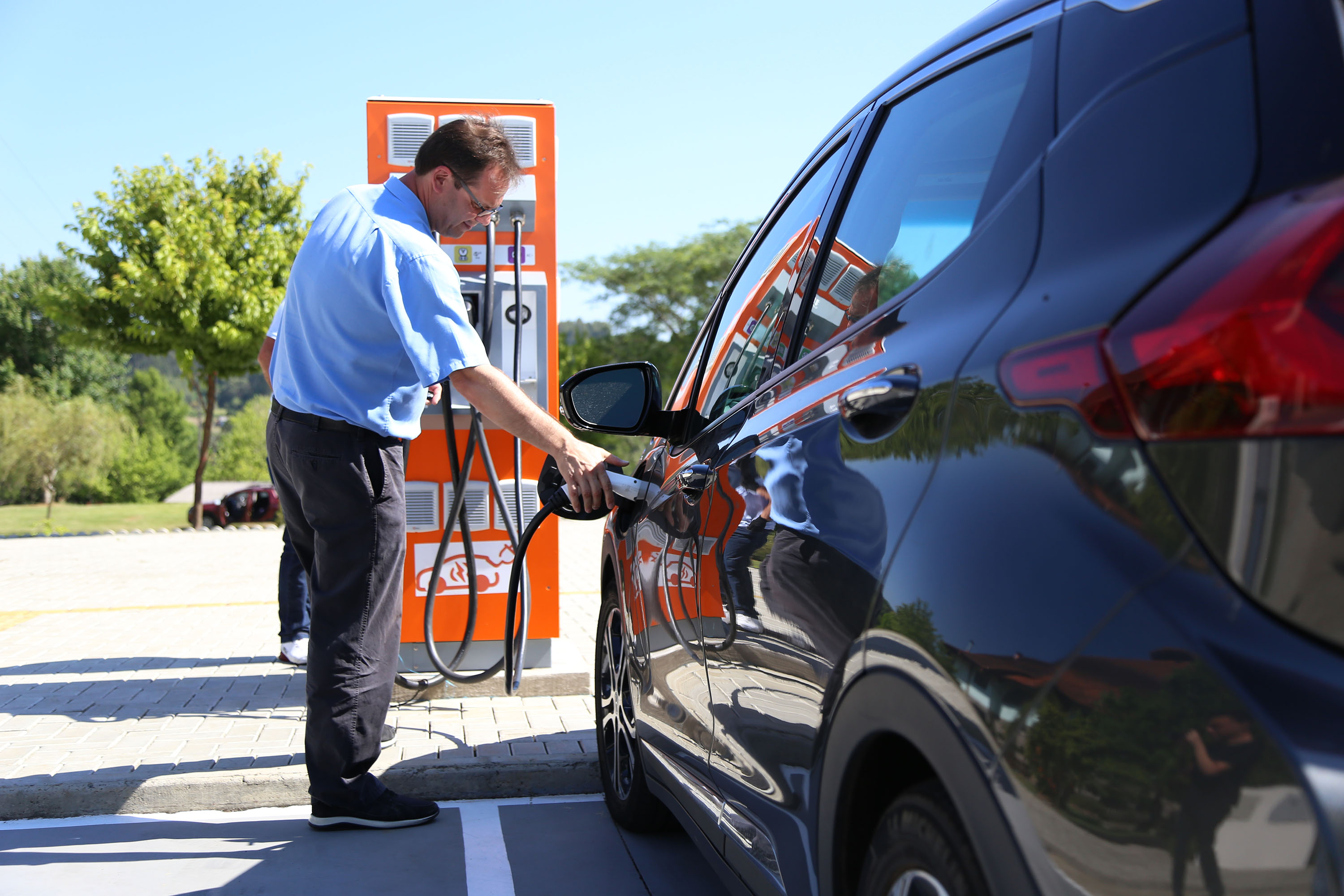 A maior eletrovia do Brasil, instalada no Paraná pela Copel em 2018, completou 330 recargas neste ano. São 730 quilômetros de extensão, ligando o Porto de Paranaguá às Cataratas do Iguaçu, em Foz do Iguaçu.  Curitiba, 22/04/2019  -  Curitiba, 22/04/2019  - Foto: Dani Catisti/Copel