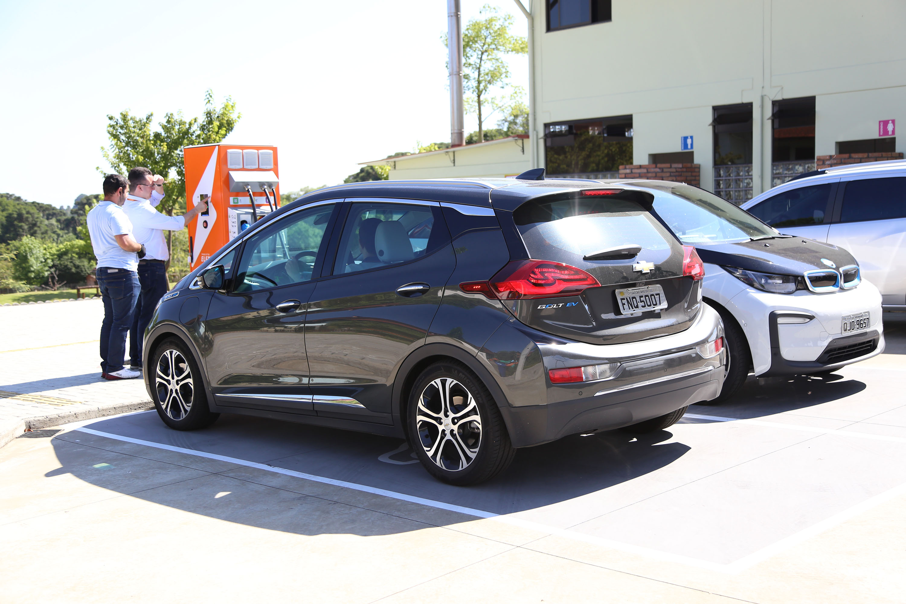 A maior eletrovia do Brasil, instalada no Paraná pela Copel em 2018, completou 330 recargas neste ano. São 730 quilômetros de extensão, ligando o Porto de Paranaguá às Cataratas do Iguaçu, em Foz do Iguaçu.  Curitiba, 22/04/2019  -  Curitiba, 22/04/2019  - Foto: Dani Catisti/Copel