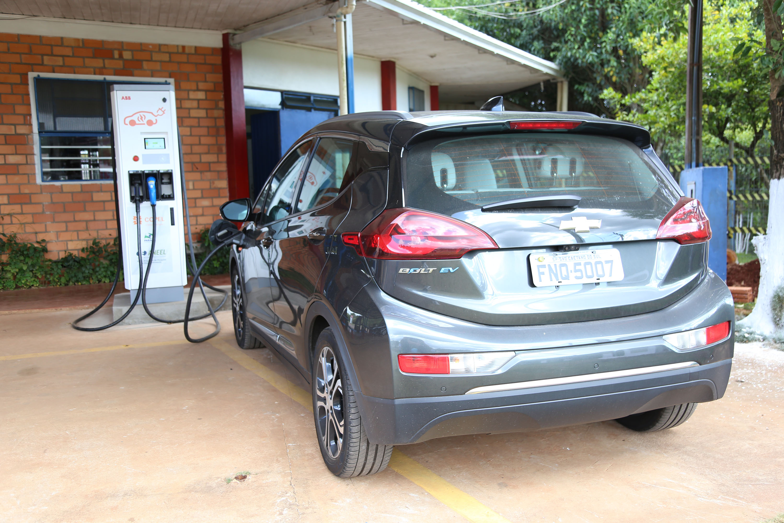 A maior eletrovia do Brasil, instalada no Paraná pela Copel em 2018, completou 330 recargas neste ano. São 730 quilômetros de extensão, ligando o Porto de Paranaguá às Cataratas do Iguaçu, em Foz do Iguaçu.  Curitiba, 22/04/2019  -  Curitiba, 22/04/2019  - Foto: Dani Catisti/Copel