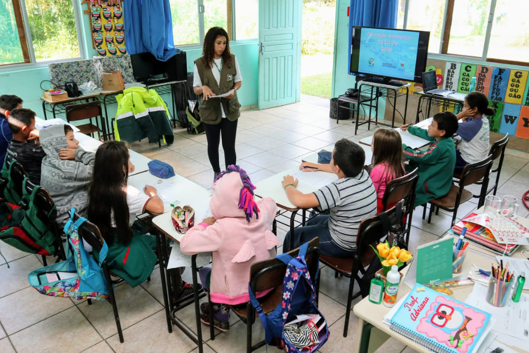 Os Portos do Paraná deram início ao primeiro módulo do Programa de Educação Ambiental de 2019. As atividades com as crianças da rede municipal de 12 comunidades do entorno começaram este mês e serão realizadas a cada bimestre, até novembro. No total, são quase 300 alunos, de 1º a 5º anos, que participam das aulas e momentos lúdicos preparados pelos profissionais. Foto: Claudio Neves/APPA
